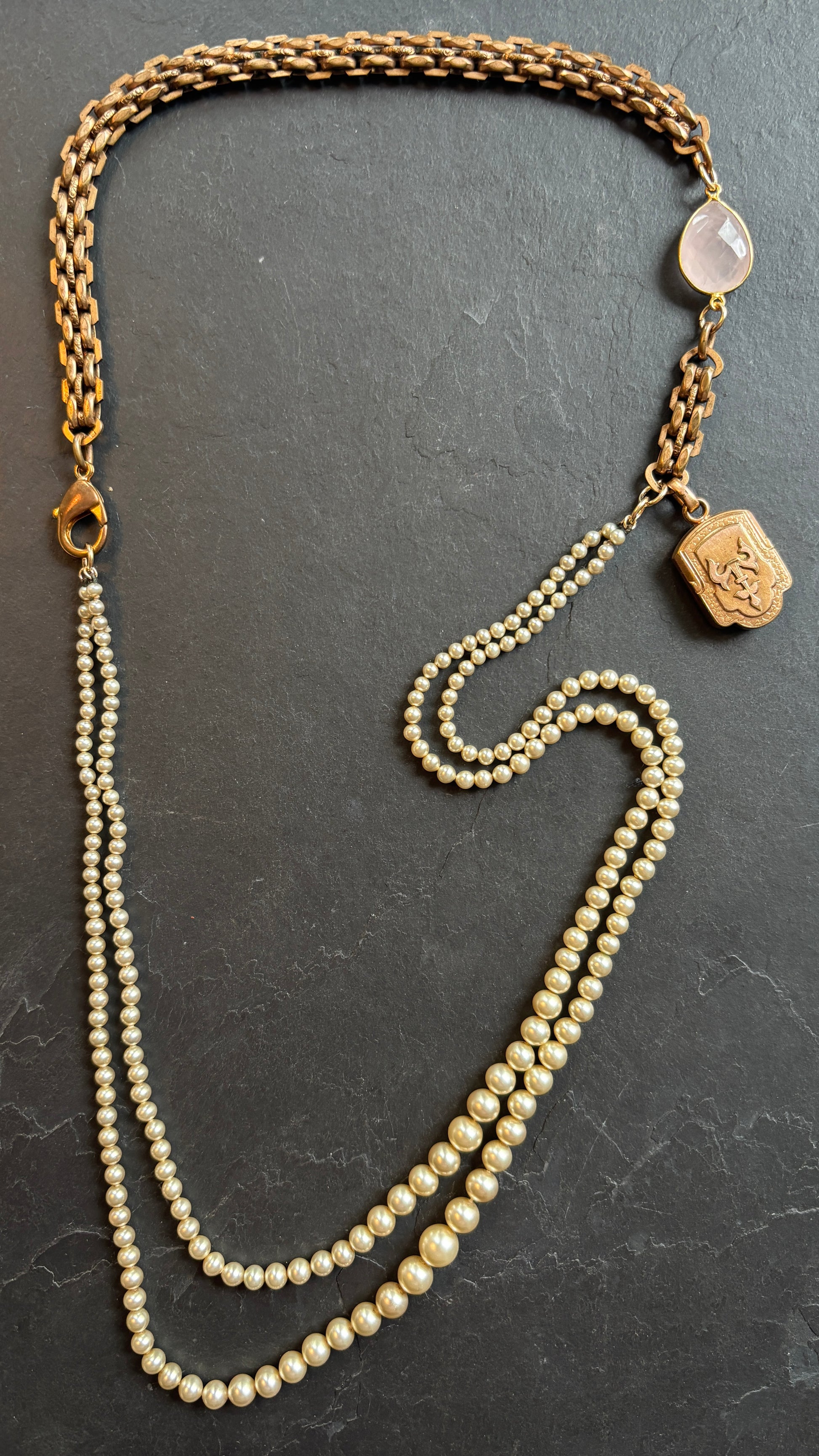 Sautoir de perles, quartz rose et chaîne de montre - blissparis