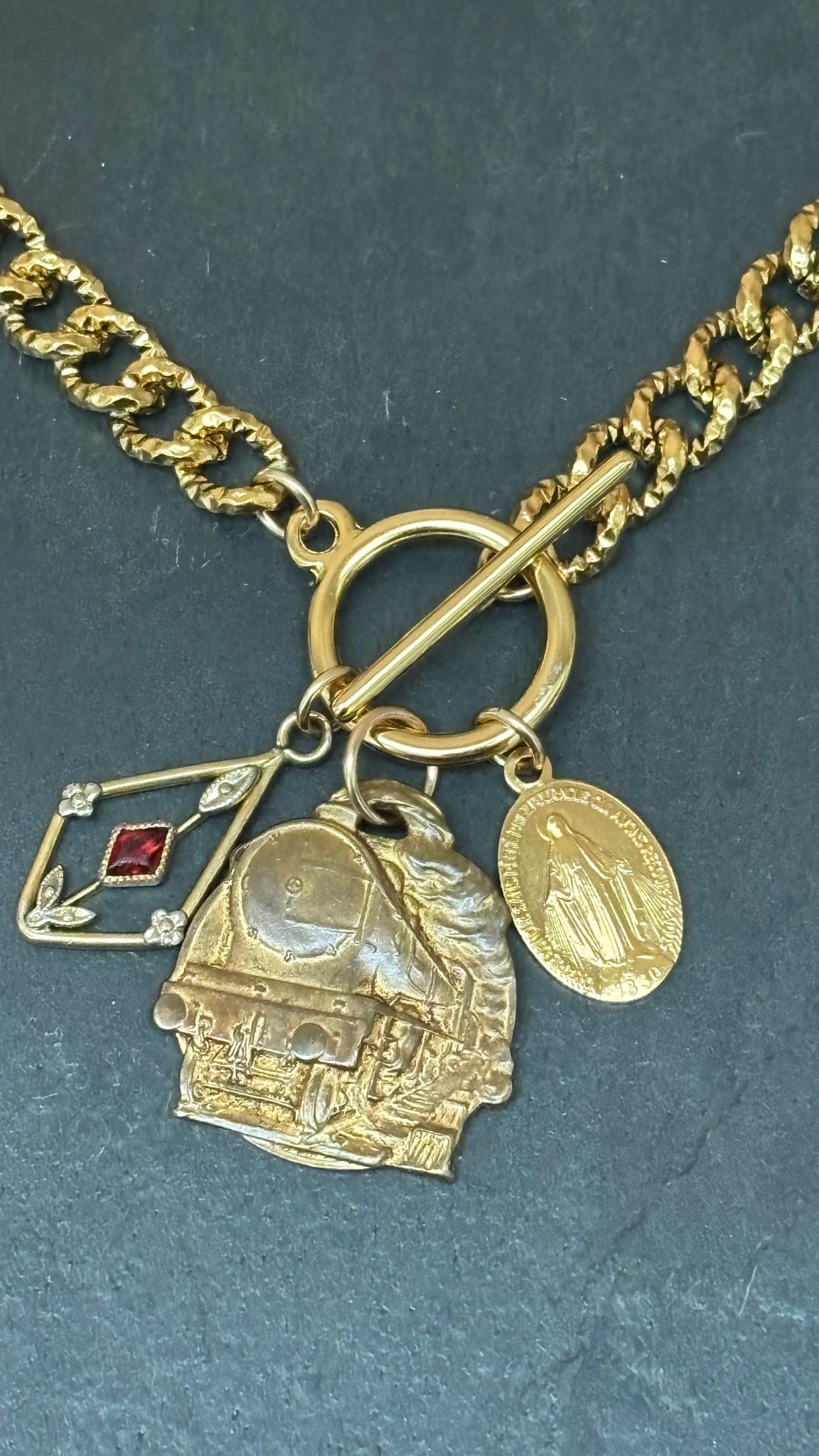 Collier chaîne diamantée , médaille des Chemins de Fer et Médaille Miraculeuse