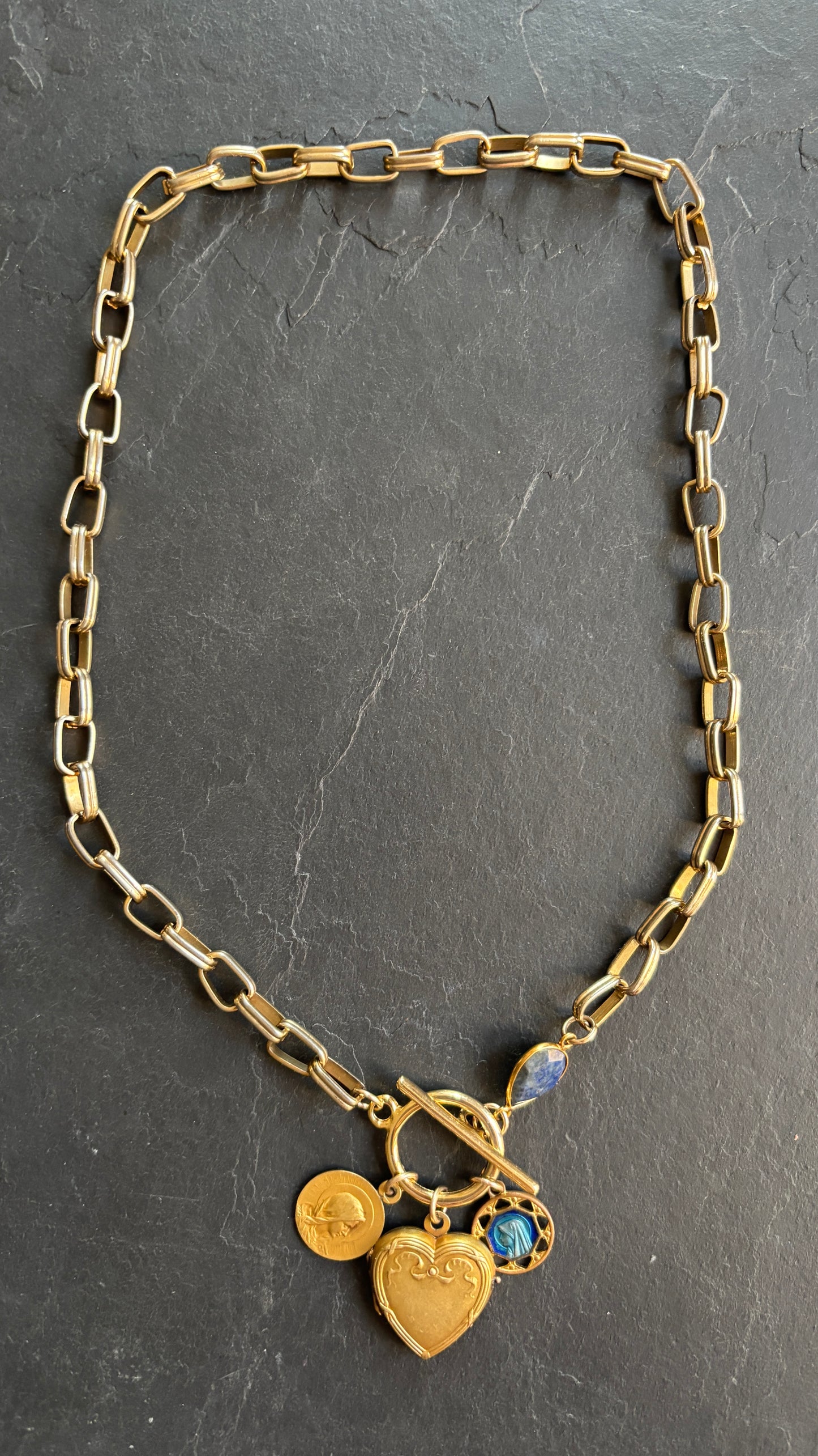Collier chaîne 70s, cœur à secret et médailles - blissparis