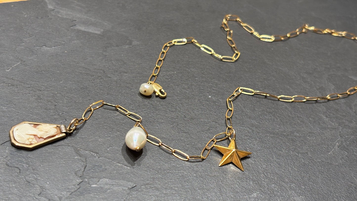 Collier lasso, Camee et perles