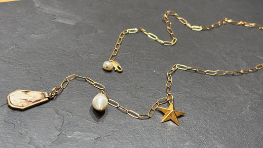 Collier lasso, Camee et perles