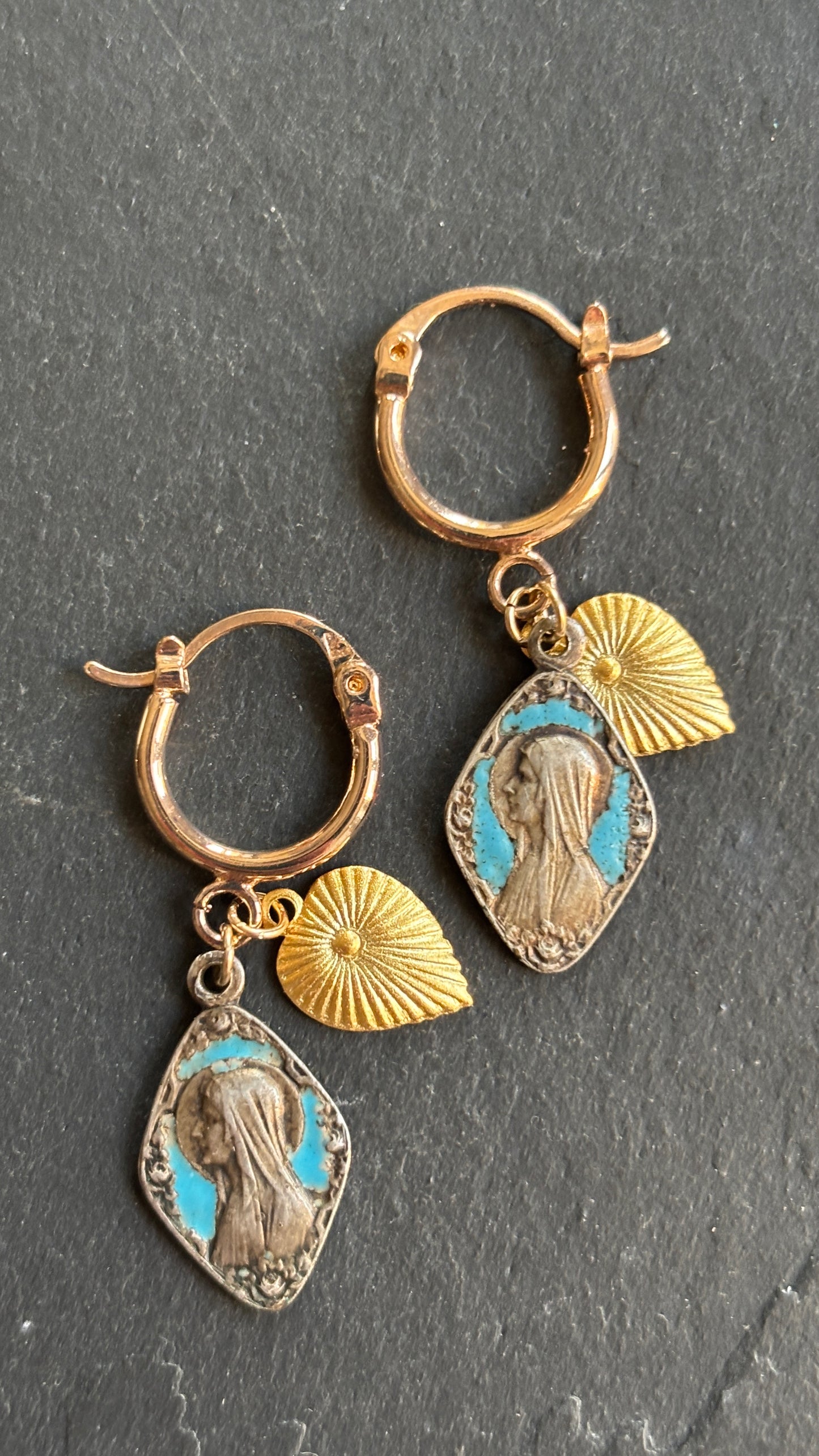 Mini créoles goldfilled et médailles - blissparis