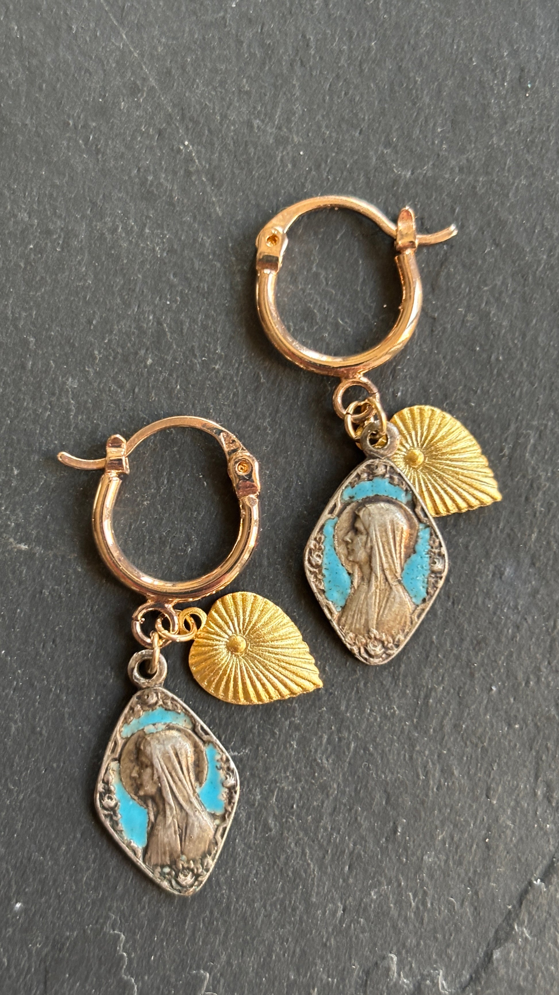 Mini créoles goldfilled et médailles - blissparis