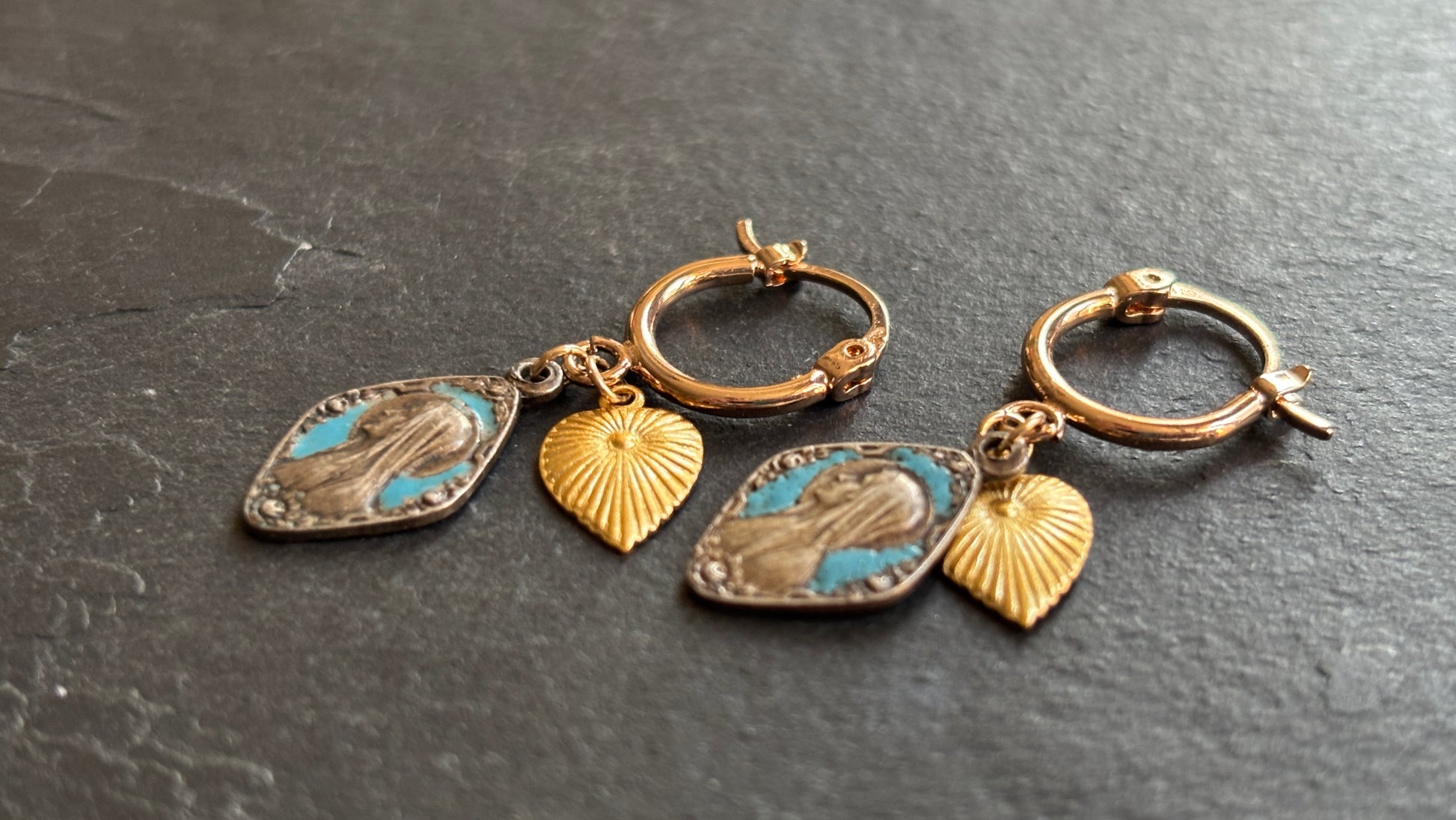 Mini créoles goldfilled et médailles - blissparis