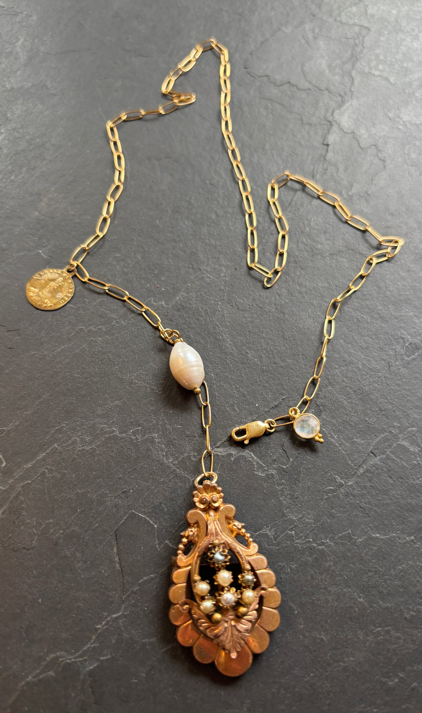 Collier lasso médaillon Napoléon III, perle et pierre de lune - blissparis