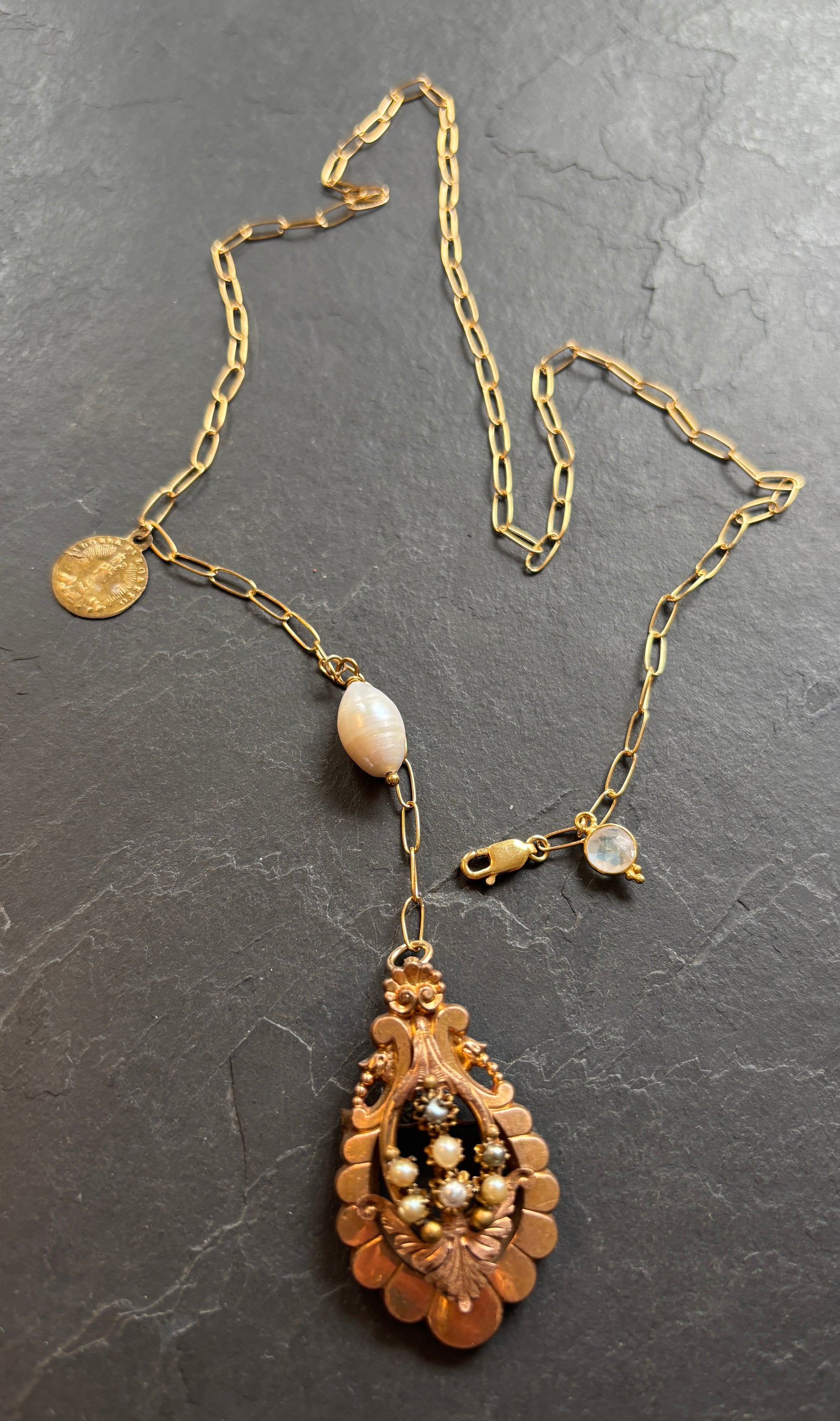 Collier lasso médaillon Napoléon III, perle et pierre de lune - blissparis