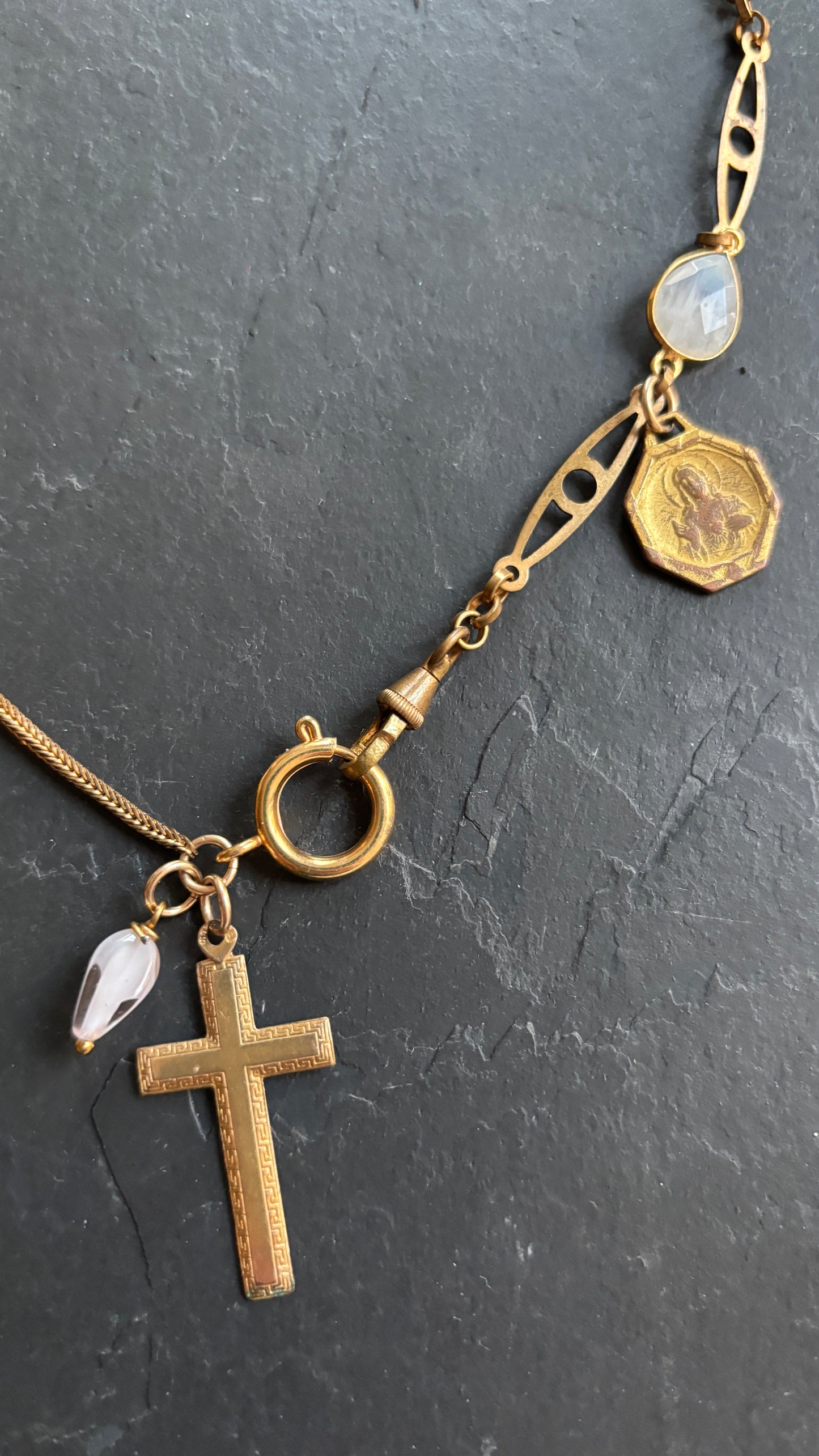 Collier chaîne de montre , croix et pierre de lune - blissparis