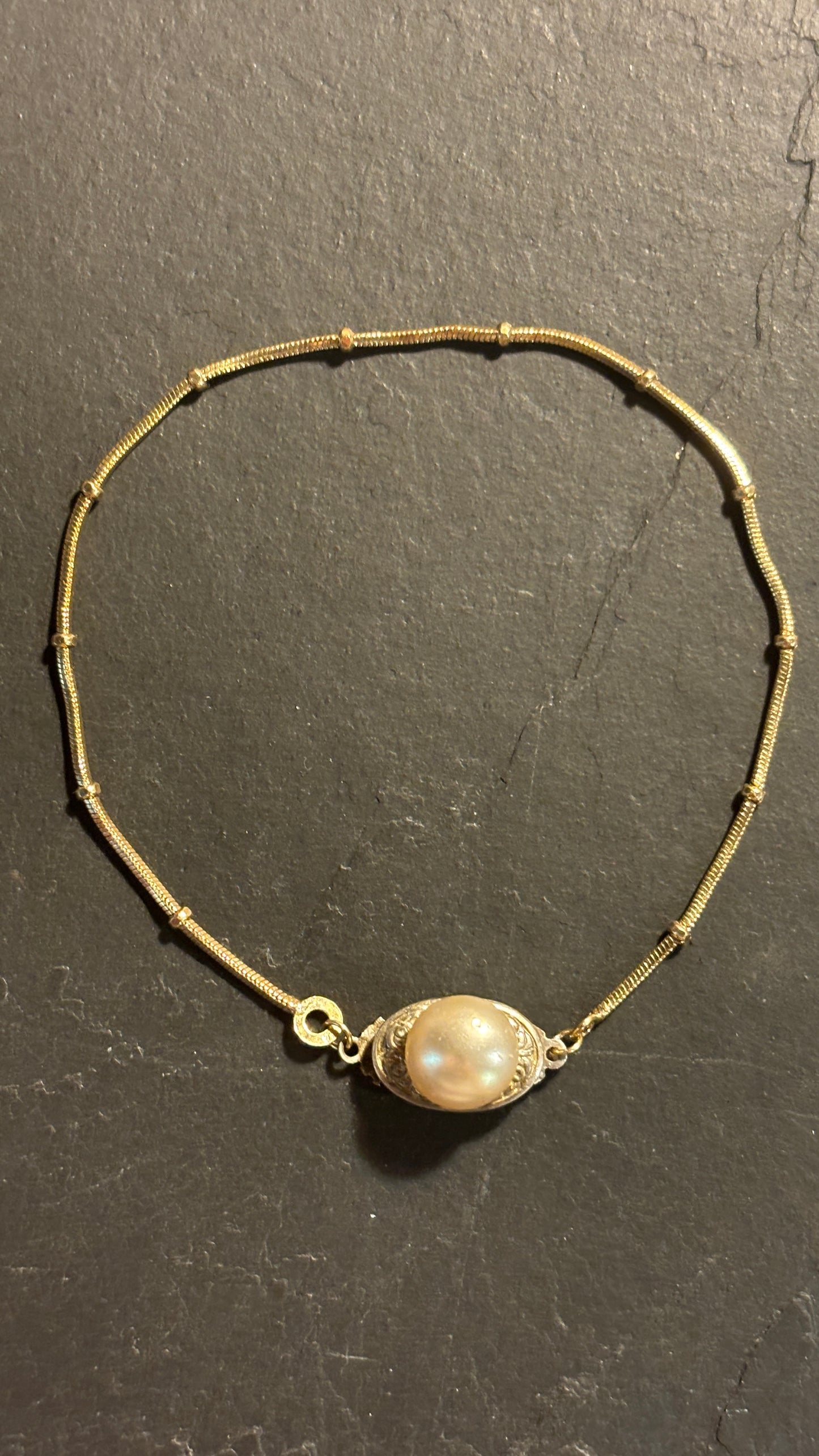 Bracelet chaîne vintage et fermoir de perle. - blissparis