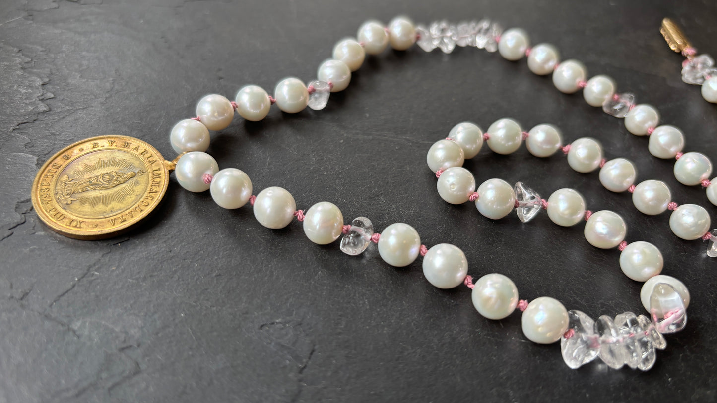 Collier de perles et cristal de roche noués, vierge ancienne - blissparis