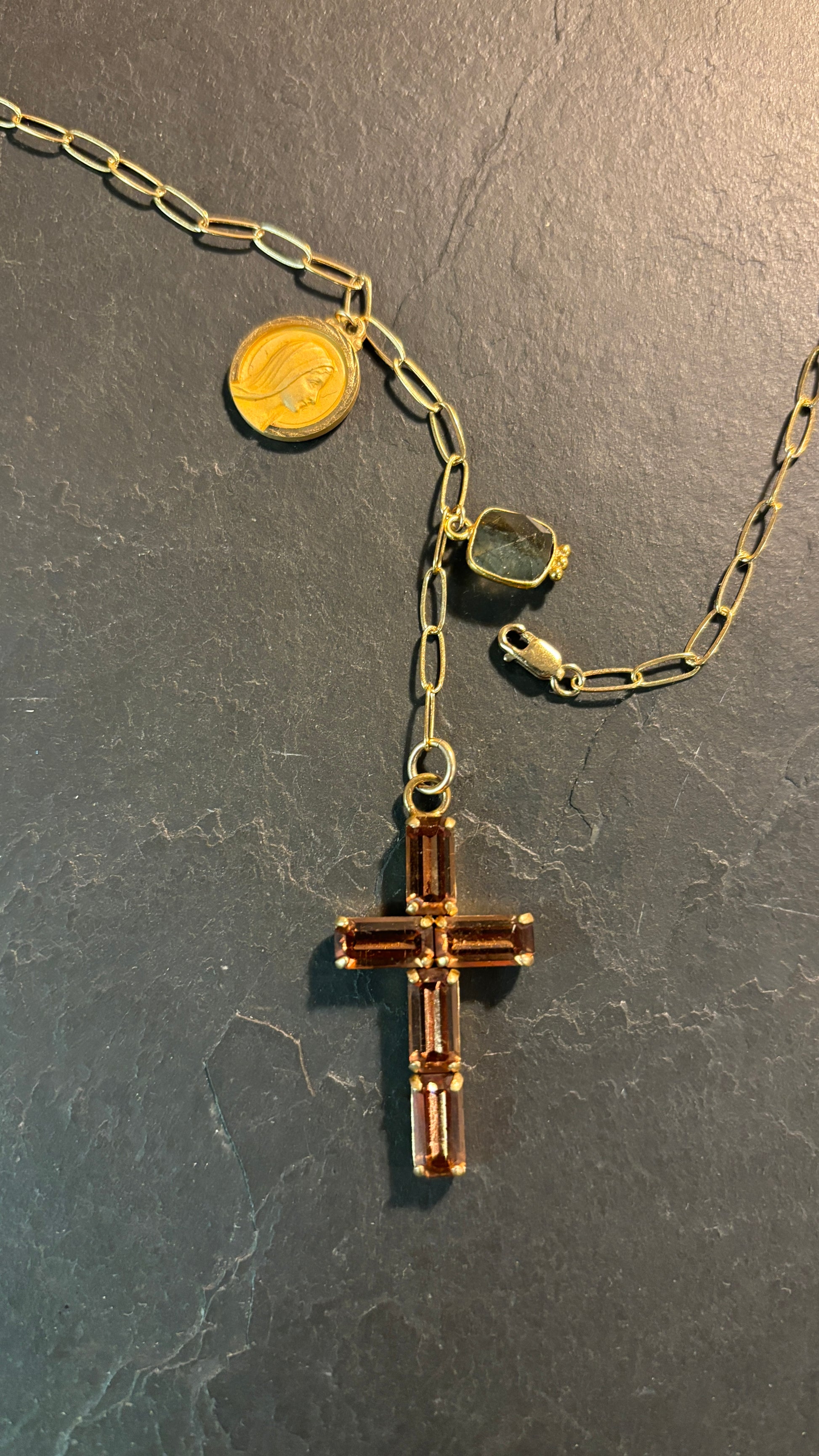 Collier lasso Croix en strass et Labradorite - blissparis