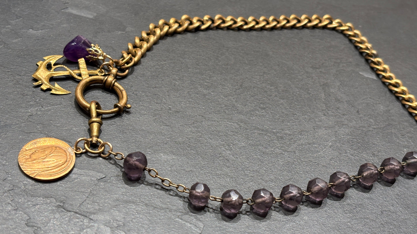 Collier chaîne de montre, chapelet et médailles