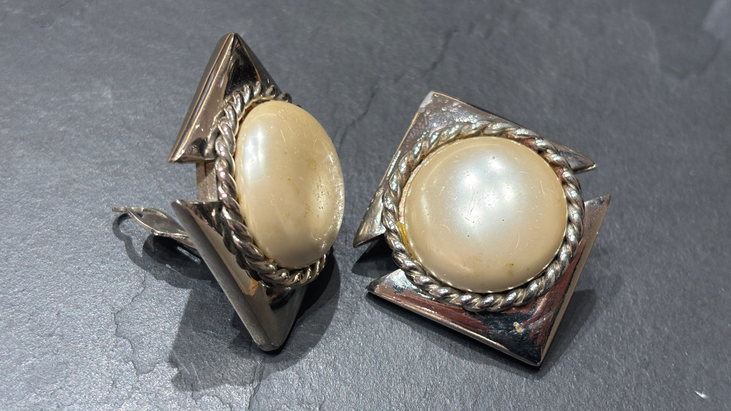 Clips vintage en métal argenté et perles fantaisie