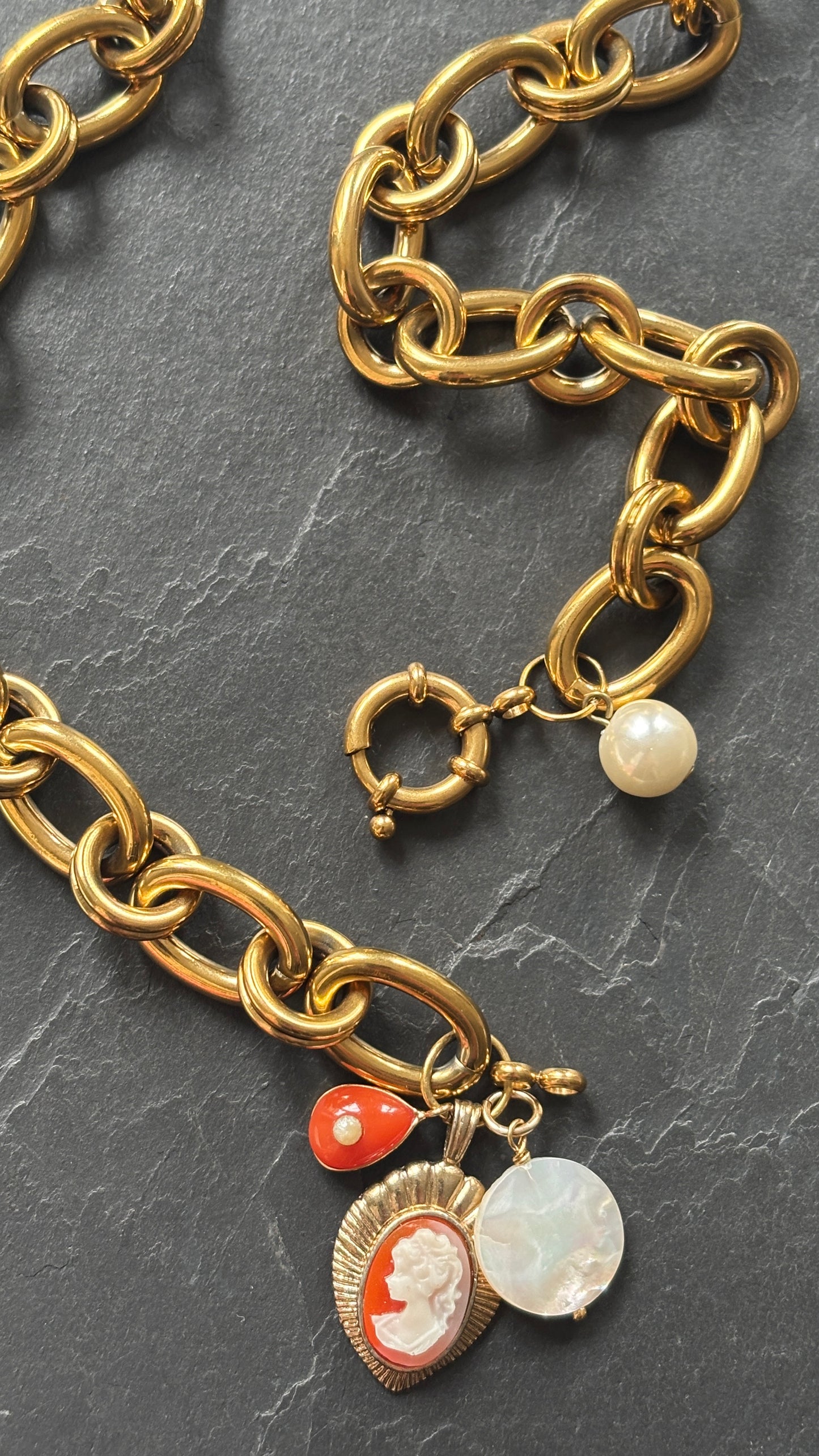 Collier grosse maille, nacre et camée