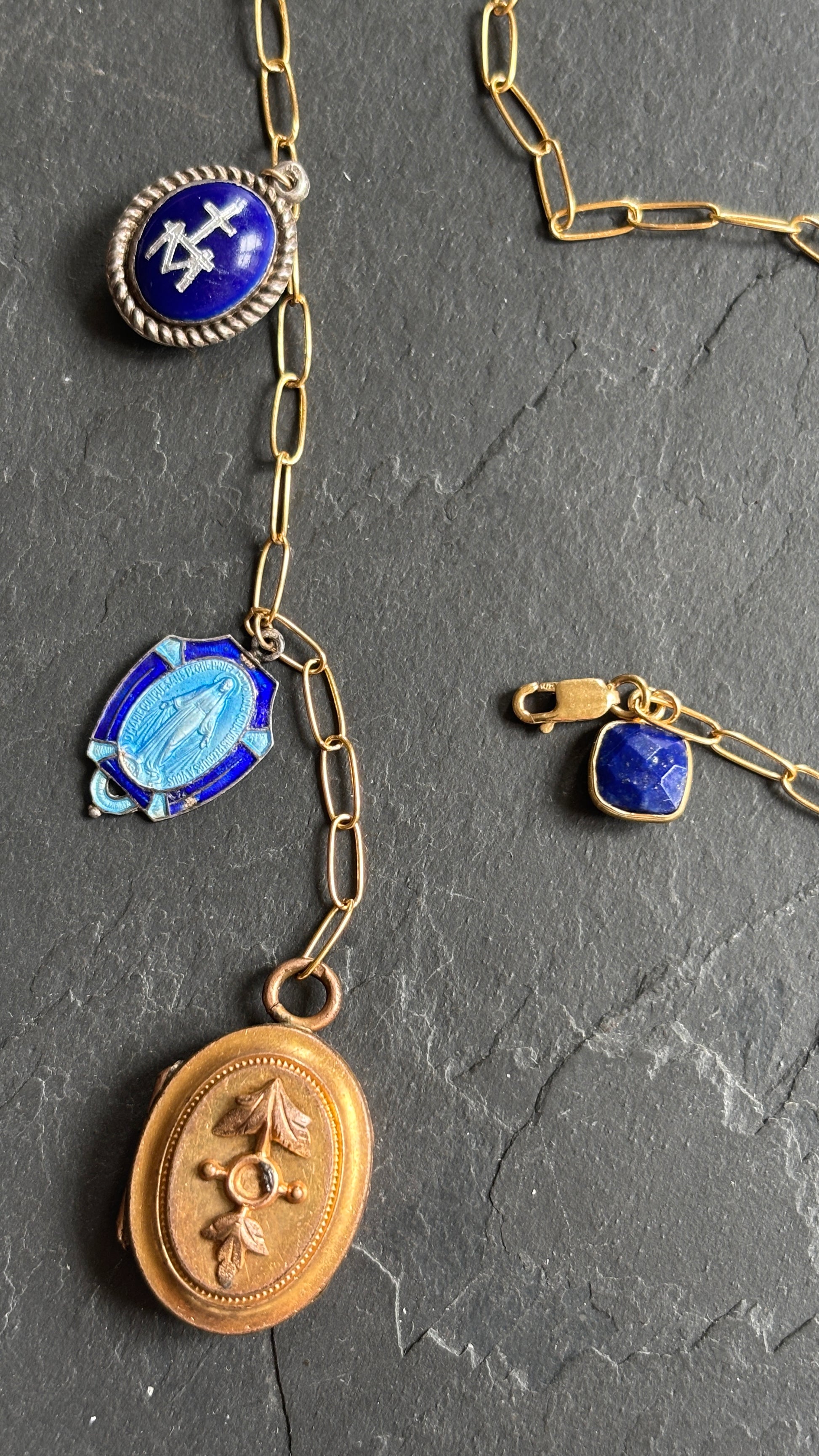 Collier lasso, Médailles Miraculeuses et médaillon à secret - blissparis