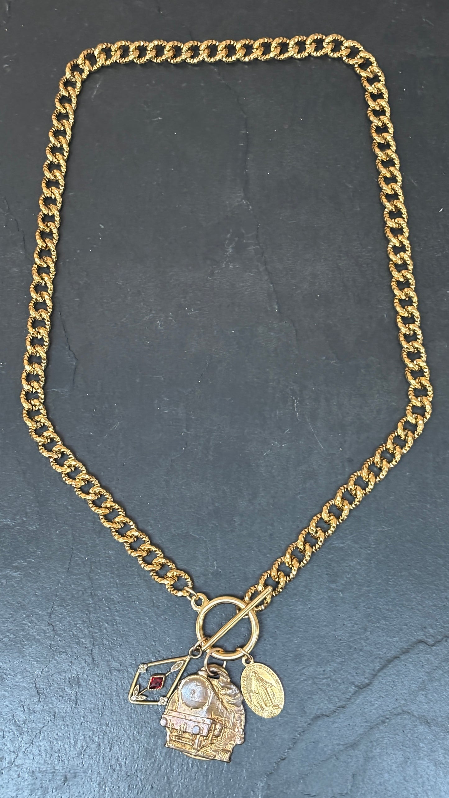 Collier chaîne diamantée , médaille des Chemins de Fer et Médaille Miraculeuse