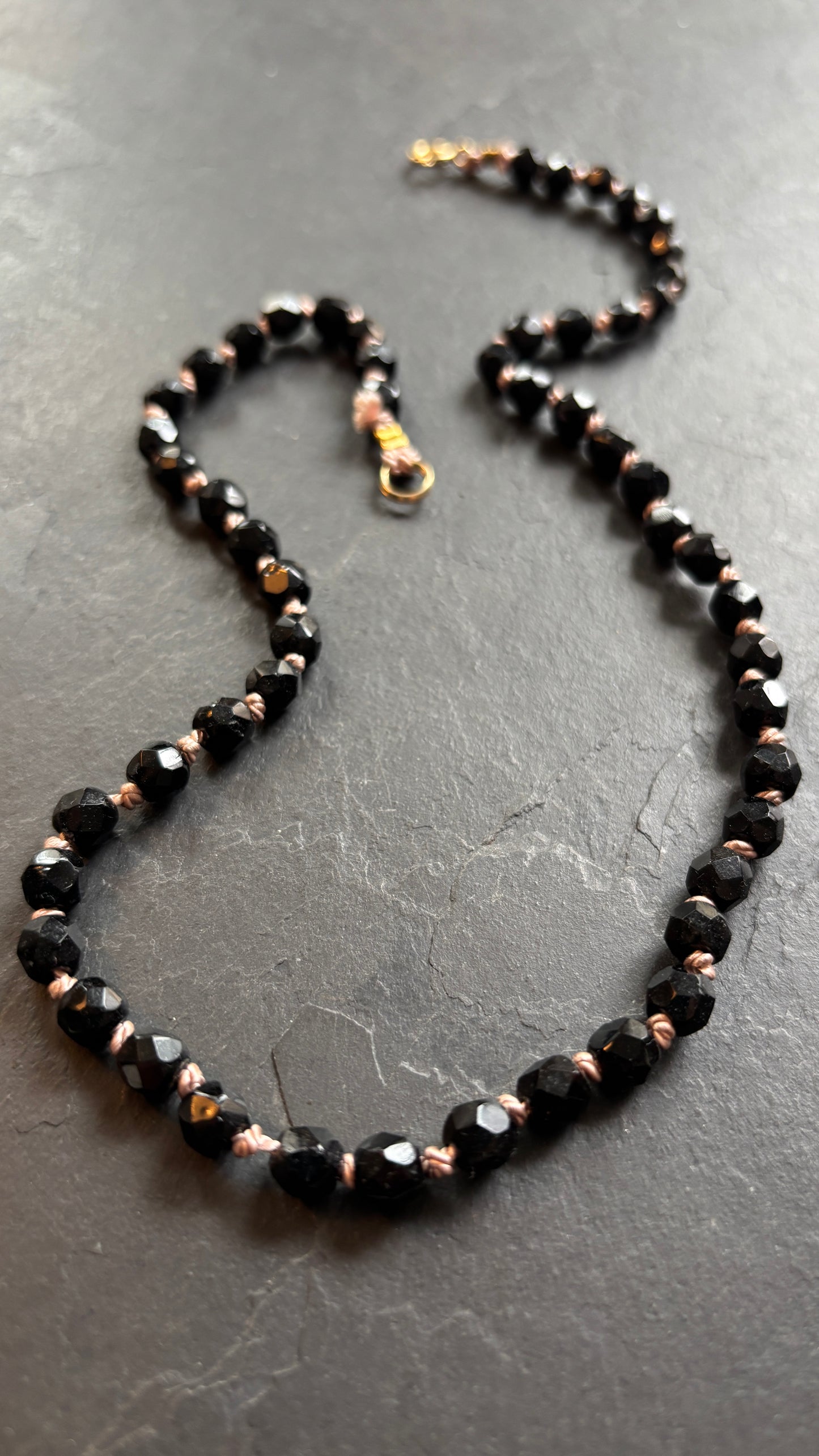 Collier en perles de jais - blissparis