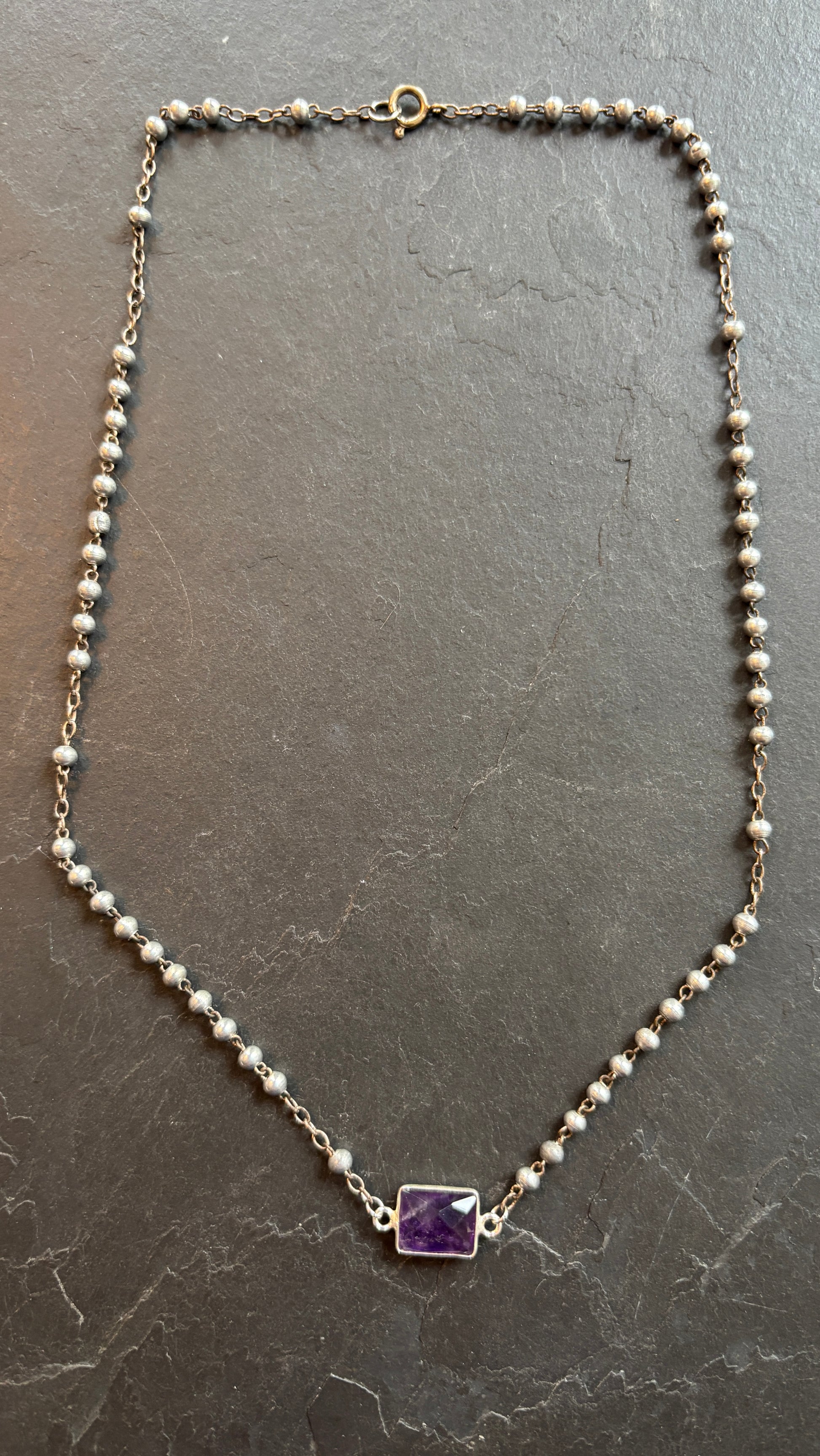 Collier chapelet en perles d’acier et amethyste - blissparis