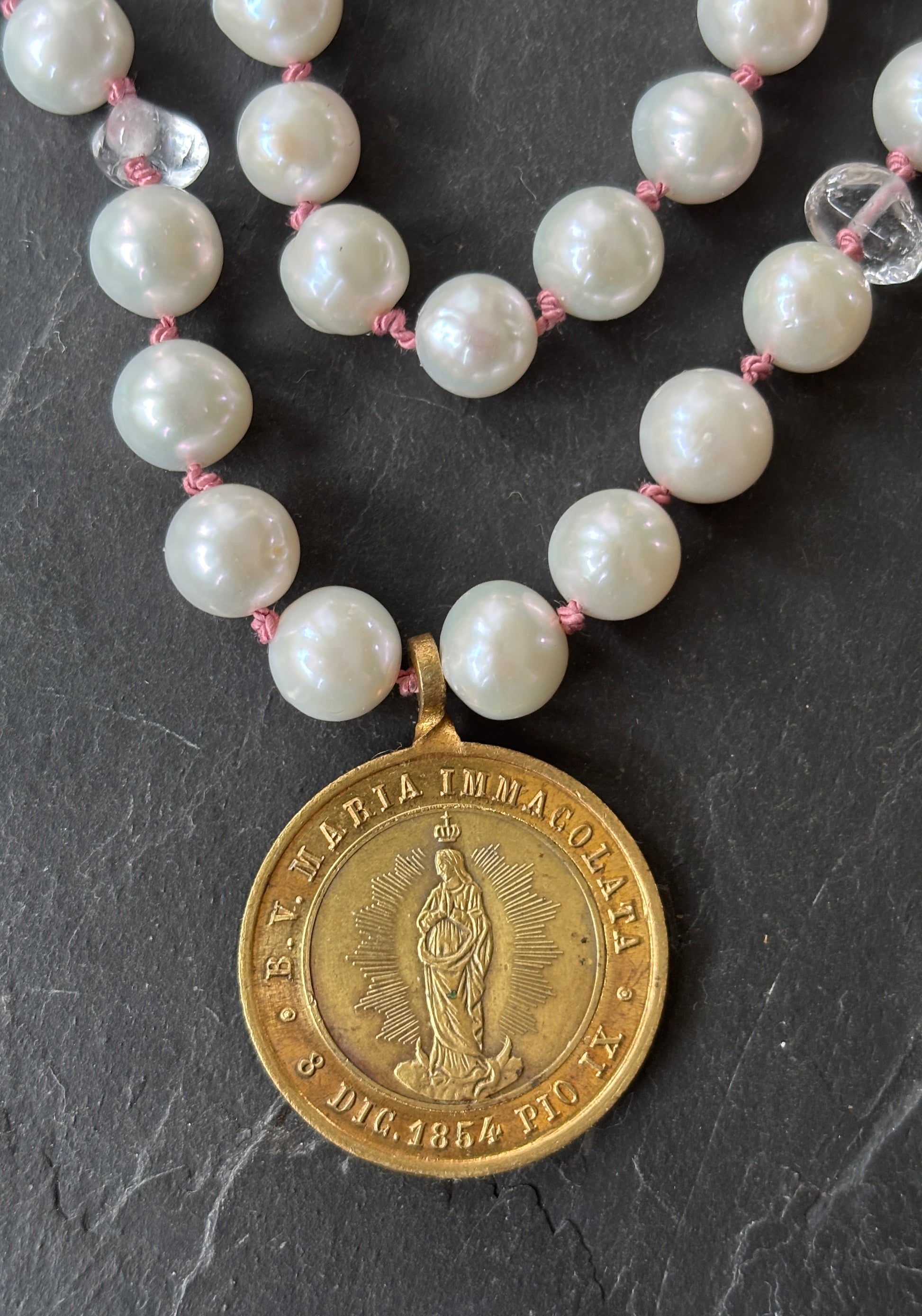 Collier de perles et cristal de roche noués, vierge ancienne - blissparis