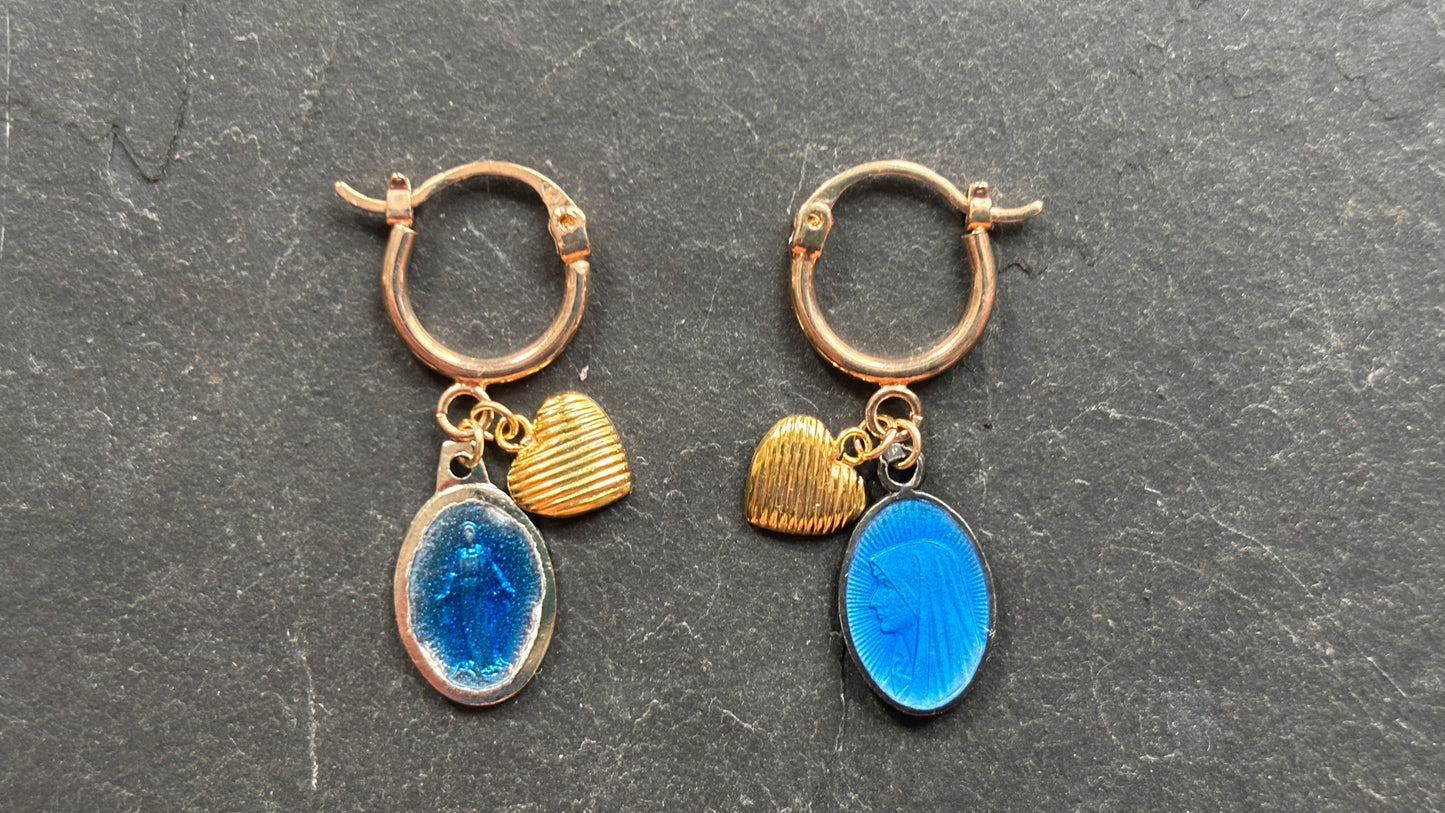 Mini créoles en goldfilled, cœur et médailles