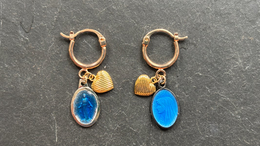 Mini créoles en goldfilled, cœur et médailles