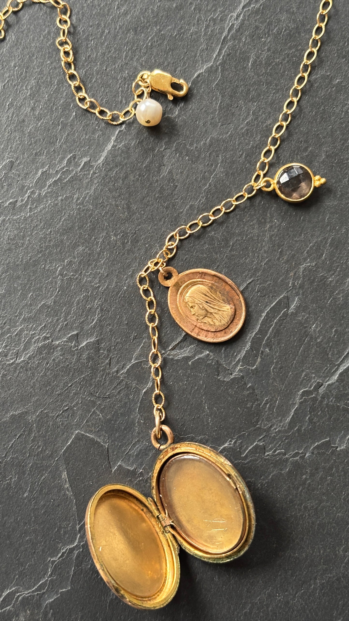 Collier lasso, médaillon Napoléon III, quartz et perle