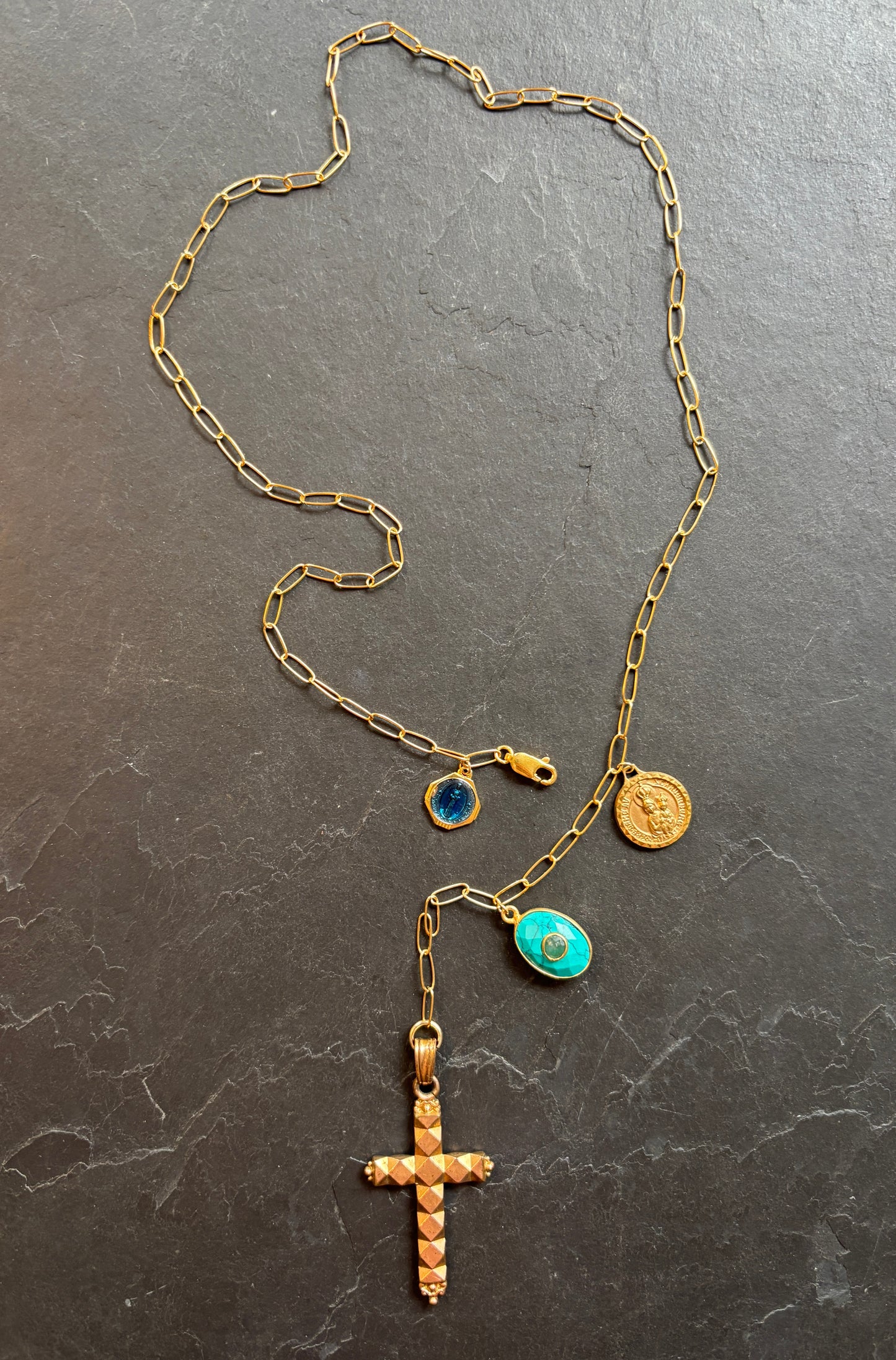 Collier lasso croix, turquoise et médailles - blissparis
