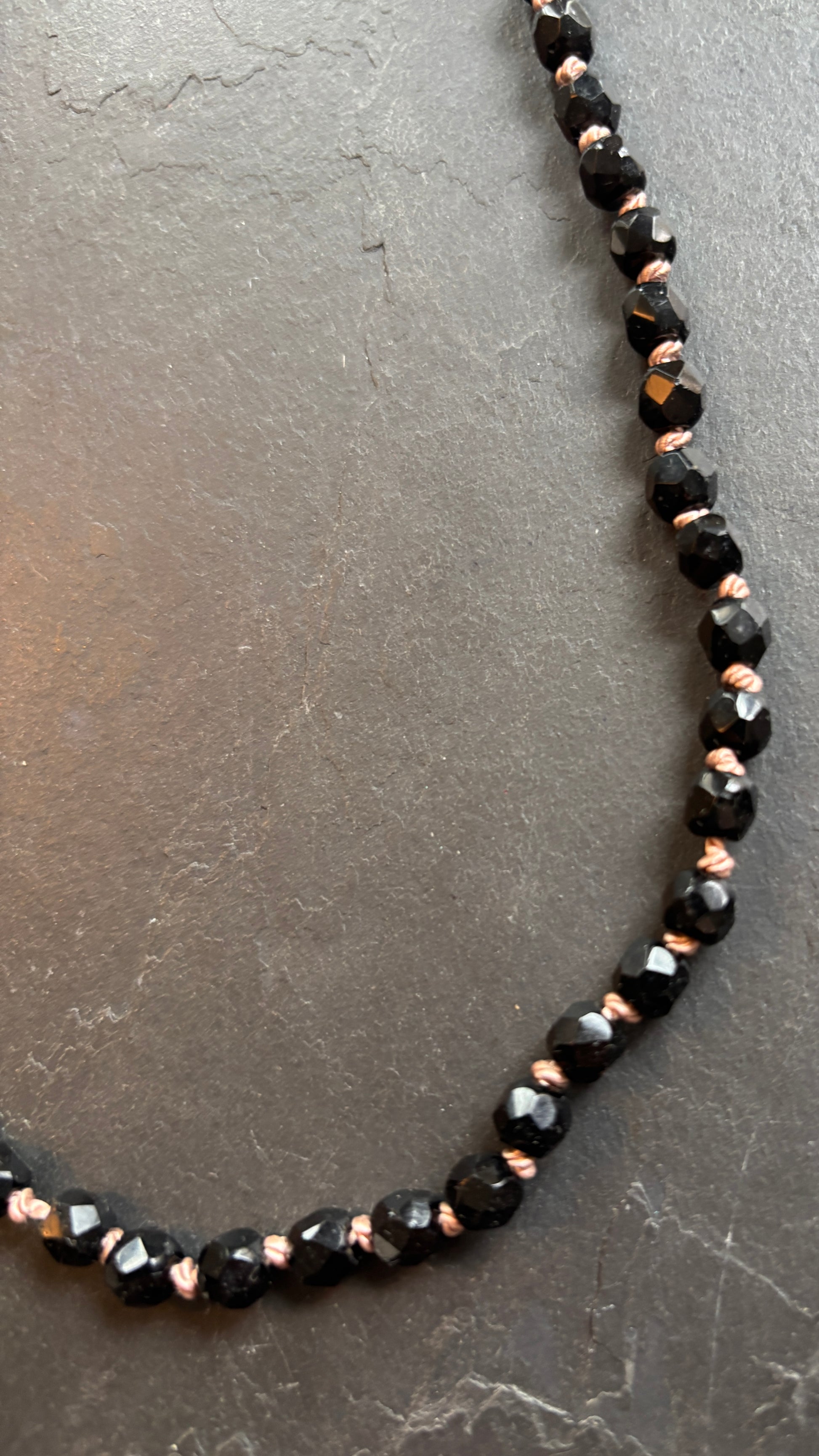 Collier en perles de jais - blissparis