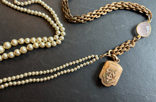 Sautoir de perles, quartz rose et chaîne de montre - blissparis