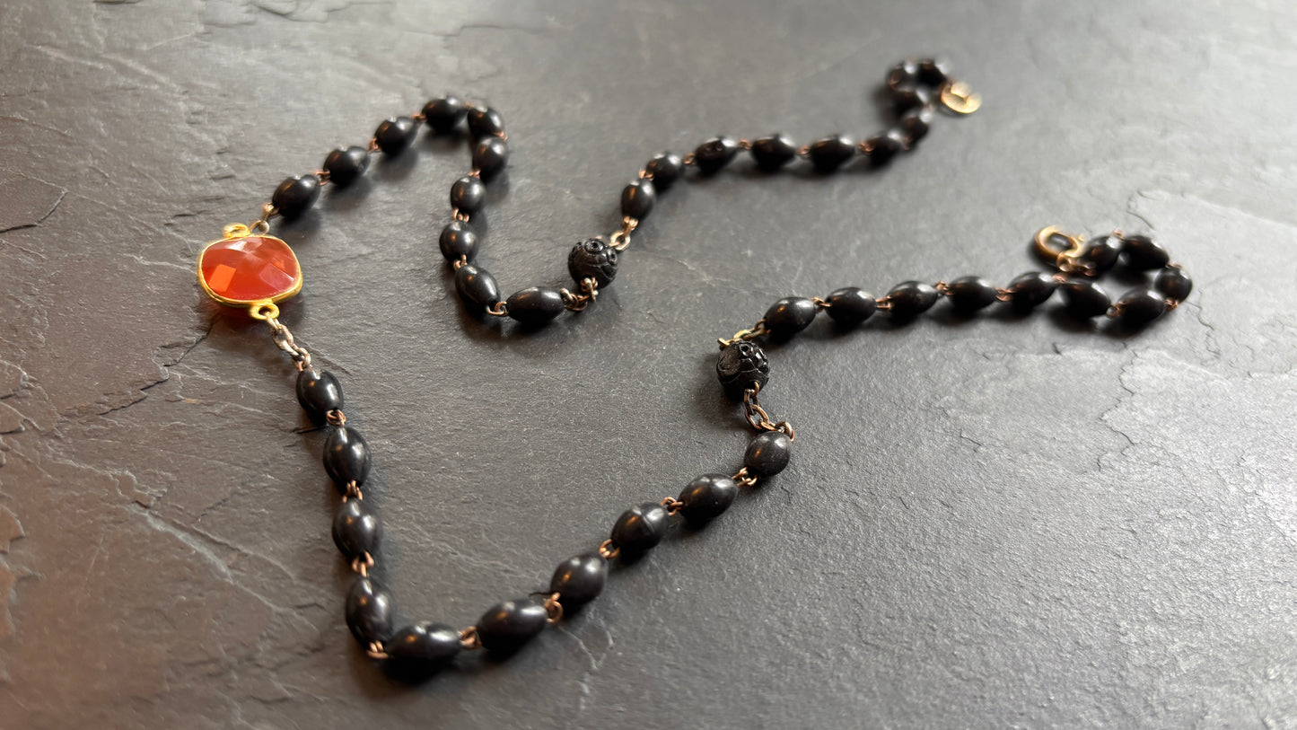 Collier chapelet noir et cornaline - blissparis