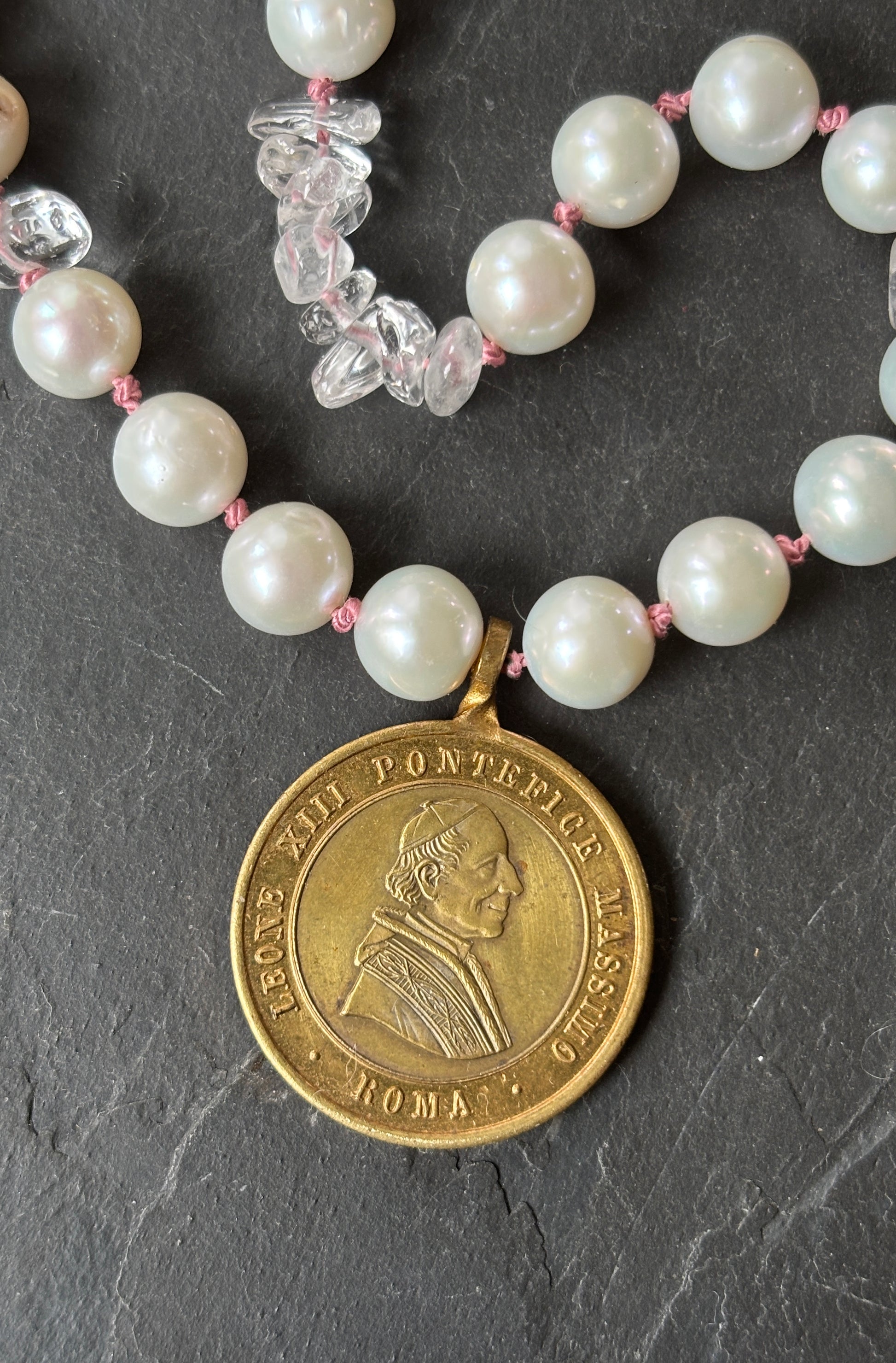 Collier de perles et cristal de roche noués, vierge ancienne - blissparis