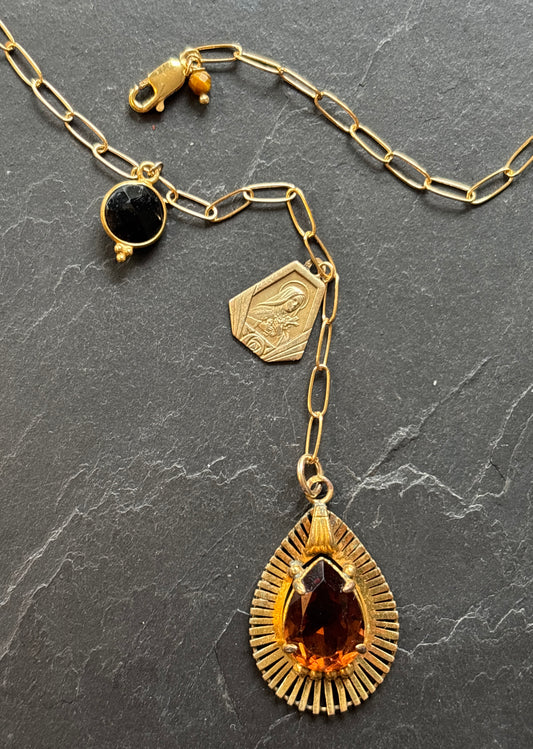 Collier lasso médaillon 70, médaille de Ste Thérèse et quartz cognac - blissparis