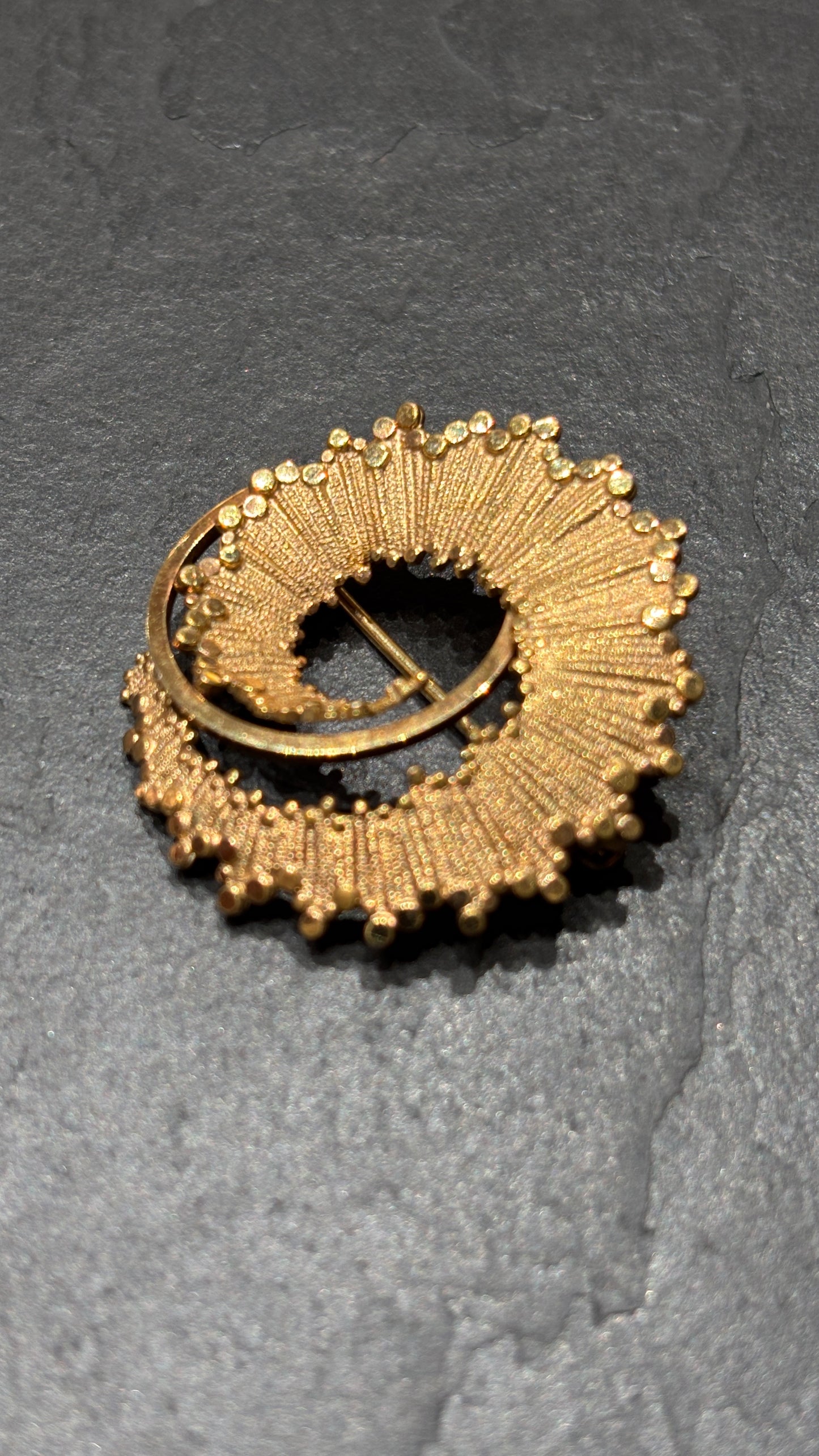 Broche années 60 plaquée or