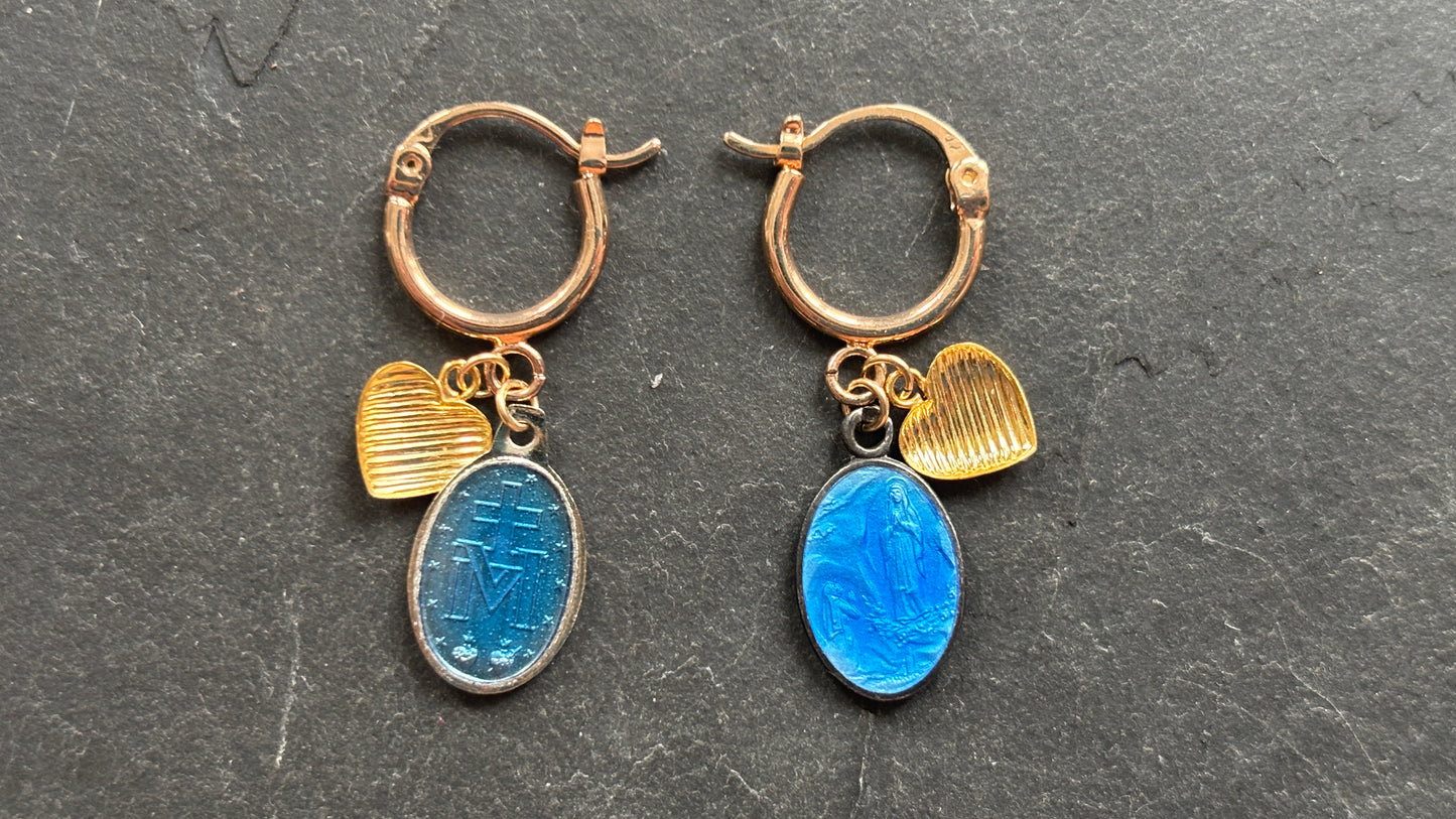 Mini créoles en goldfilled, cœur et médailles