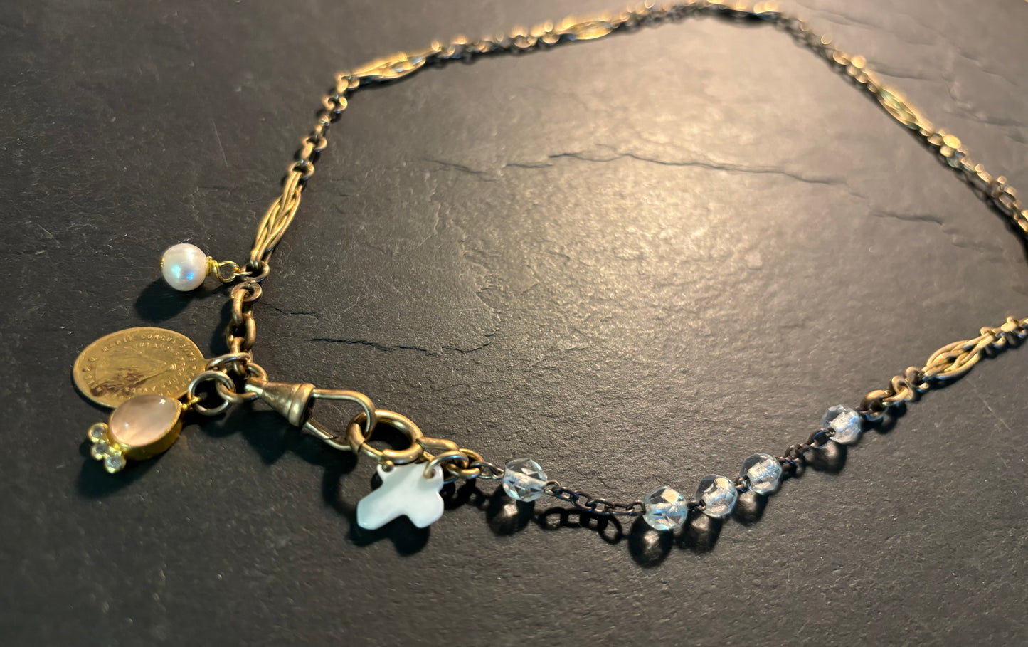 Collier chaîne filigrane, quartz et médaille ancienne - blissparis