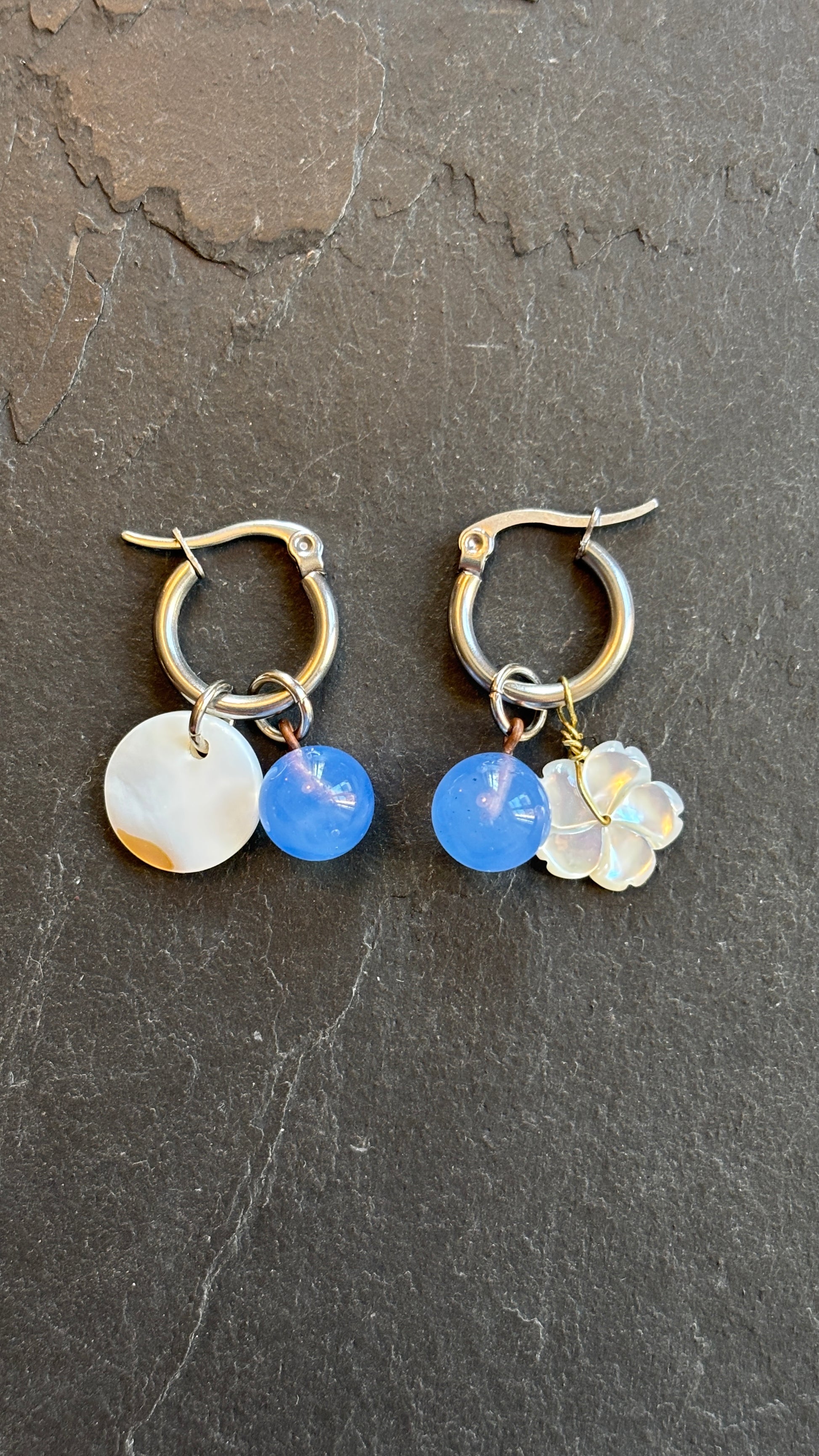 Mini créoles , perles de verre et nacre - blissparis