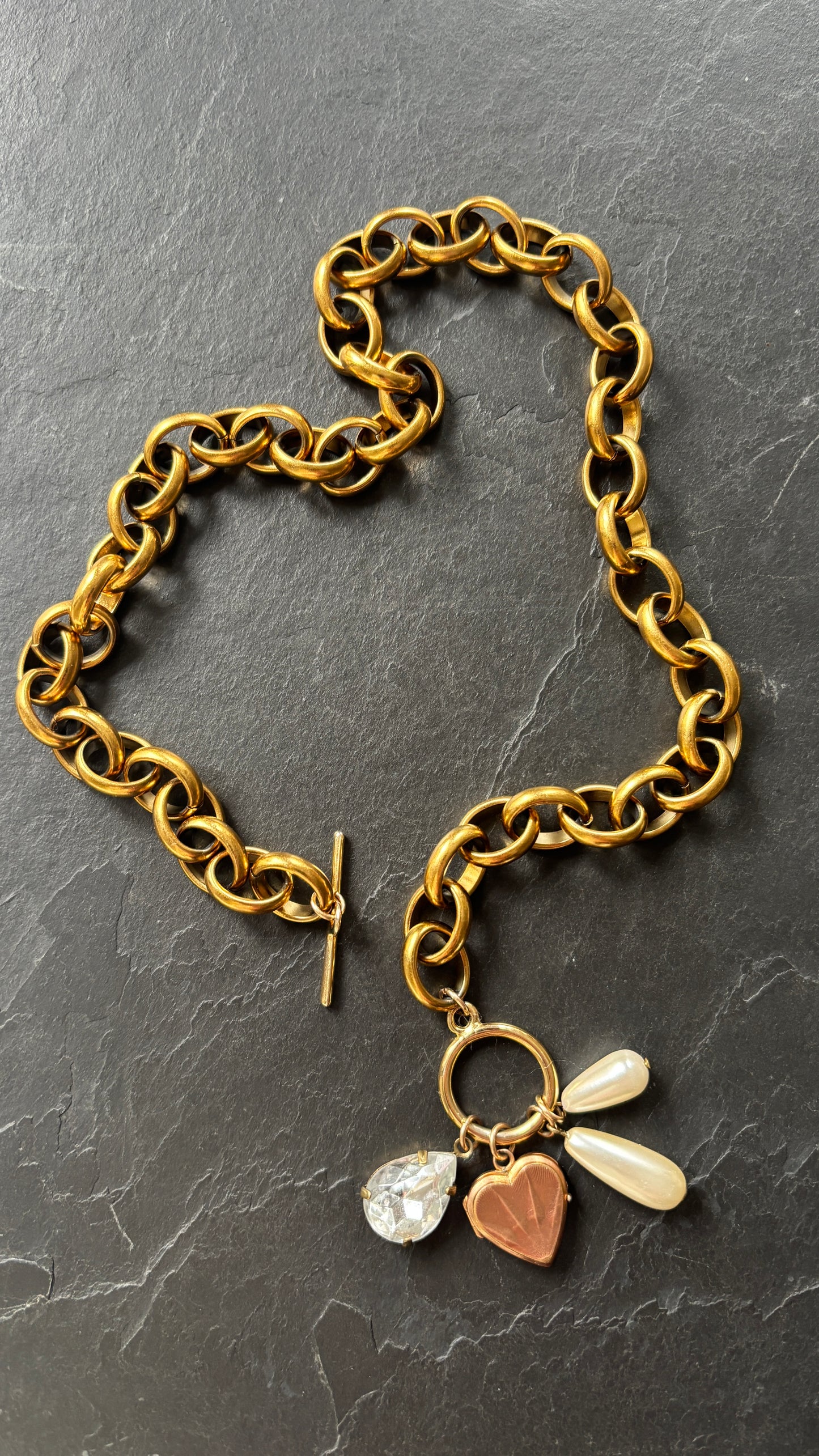 Collier grosse maille, cœur, perles et strass