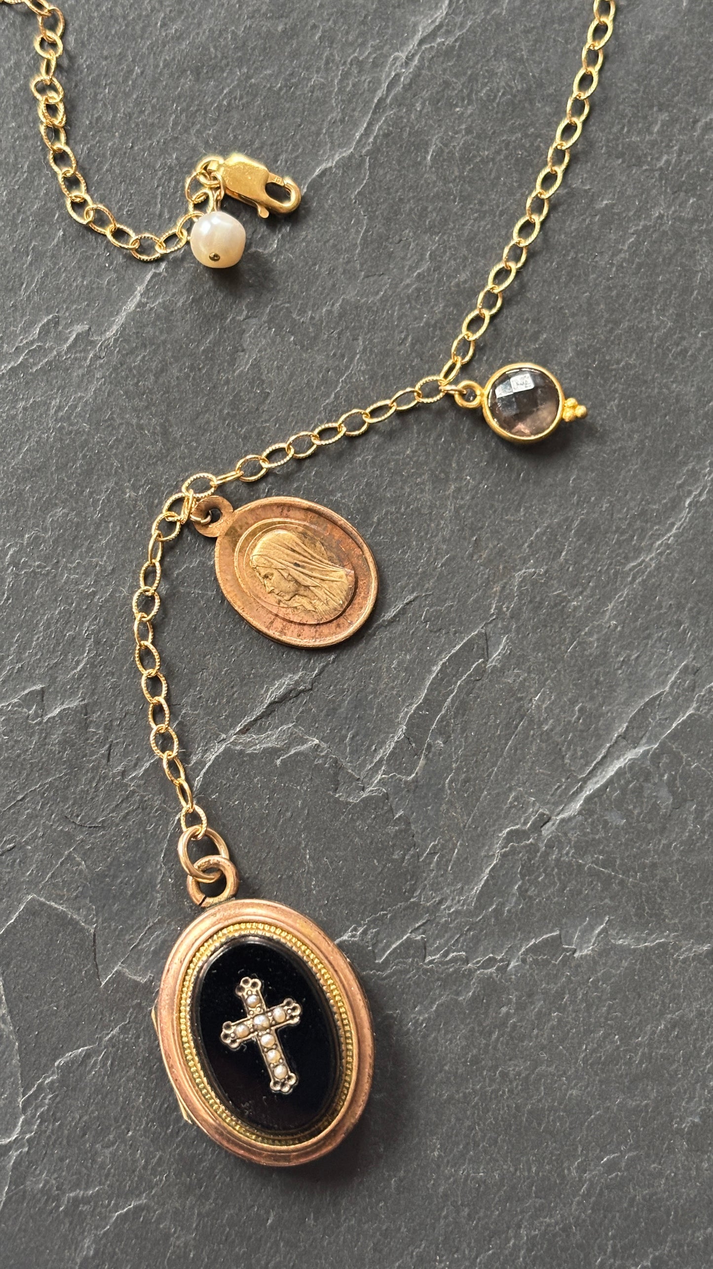 Collier lasso, médaillon Napoléon III, quartz et perle