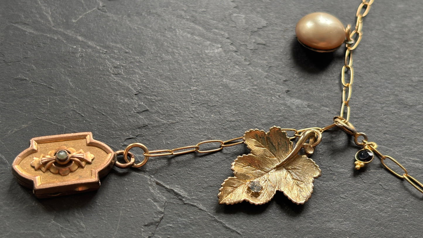 Collier lasso , feuille et médaillon a secrets Napoléon III