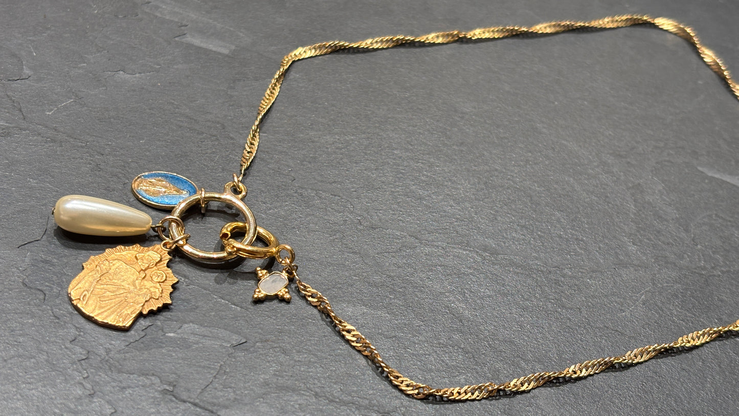 Collier chaîne ancienne, médaille de Jesus, médaille miraculeuse et perle