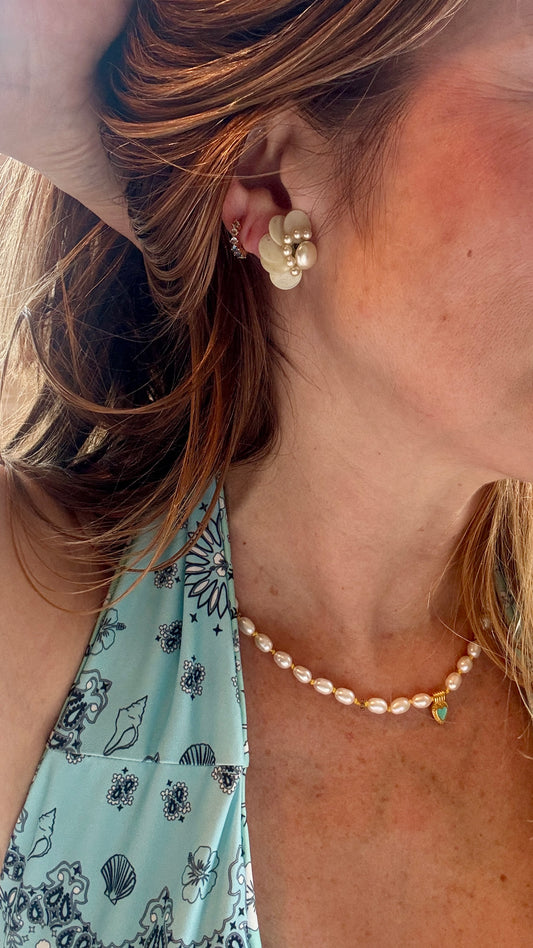 Collier de perles upcyclees sur fil de soie jaune - blissparis
