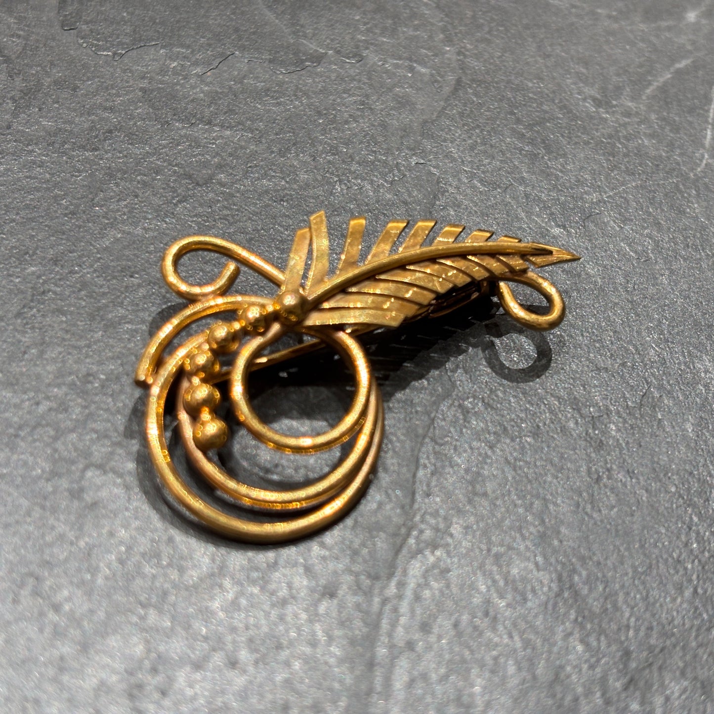 Broche années 20 plaquée or