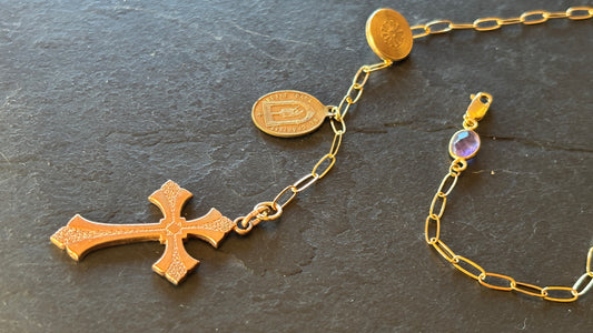 Collier lasso Croix ancienne, médailles et améthyste