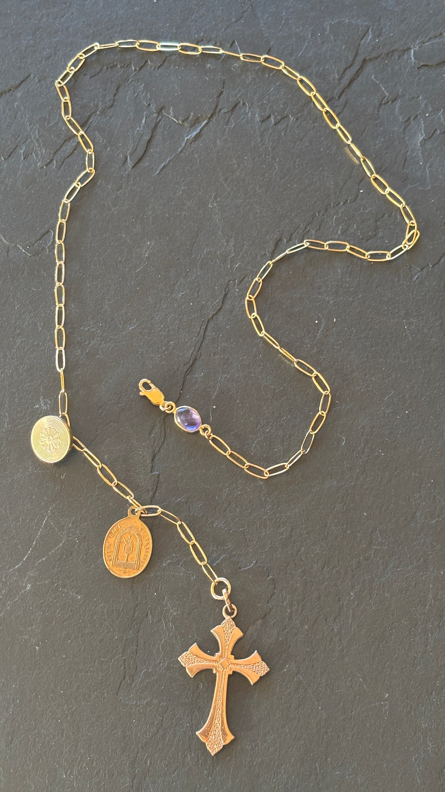 Collier lasso Croix ancienne, médailles et améthyste