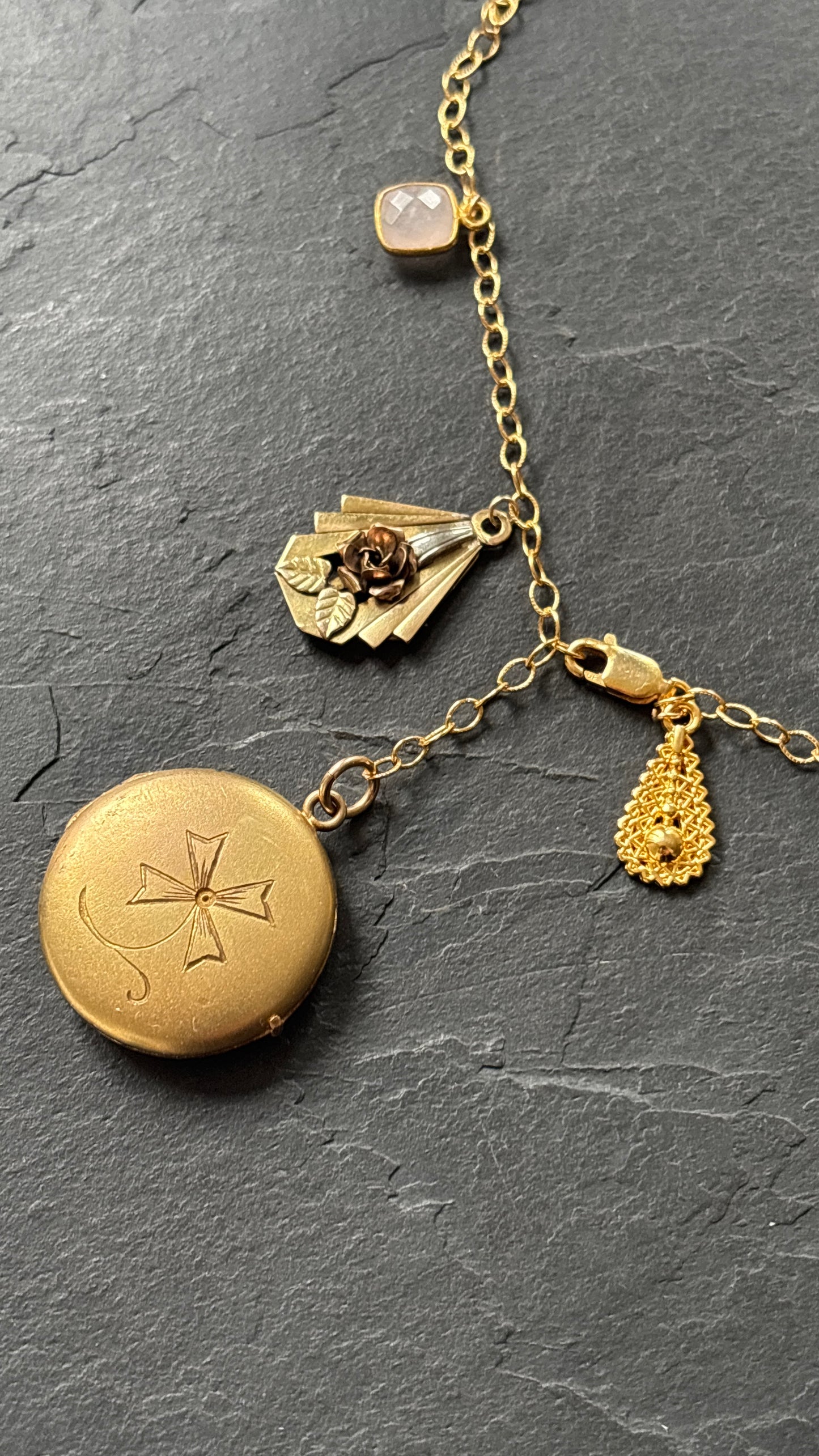 Collier lasso, médaillon a secret et pendentif Art Deco