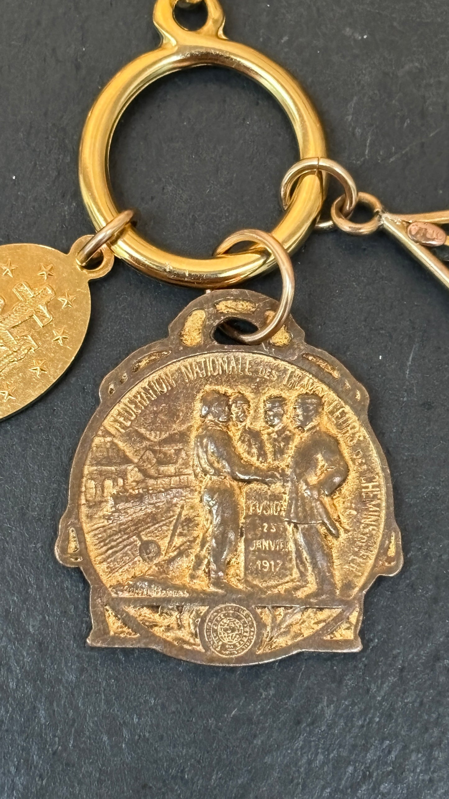 Collier chaîne diamantée , médaille des Chemins de Fer et Médaille Miraculeuse