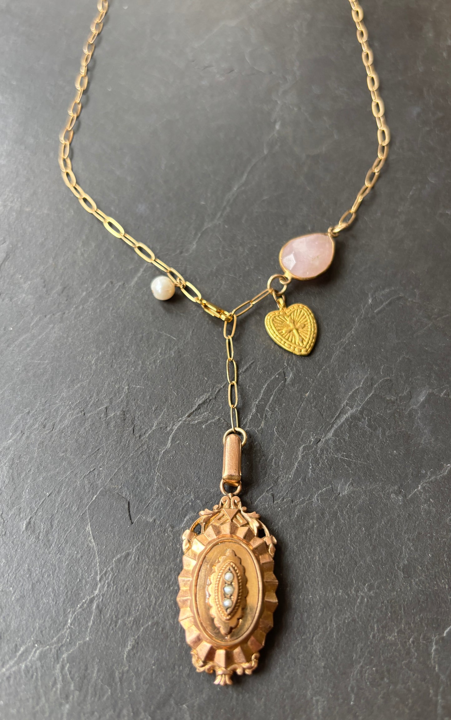 Collier lasso pendentif à secret et quartz rose - blissparis