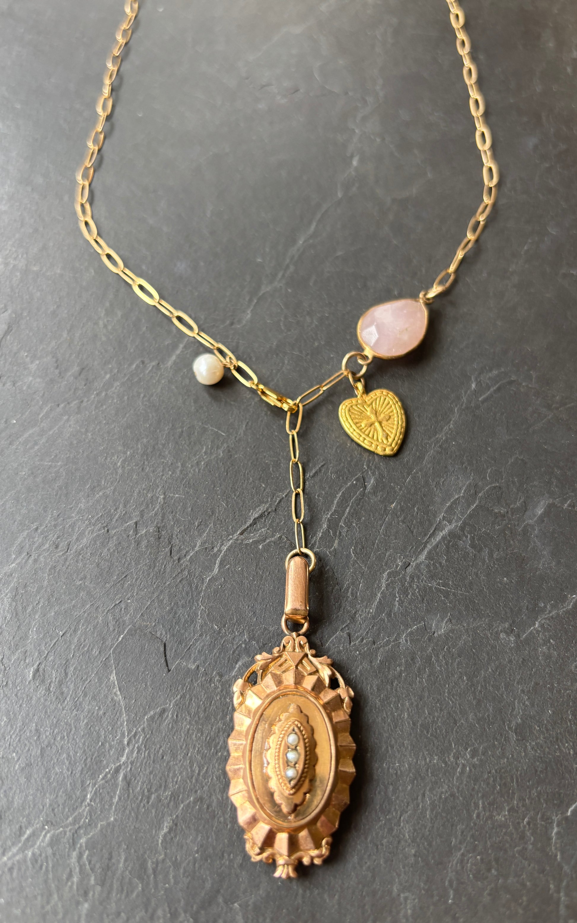 Collier lasso pendentif à secret et quartz rose - blissparis