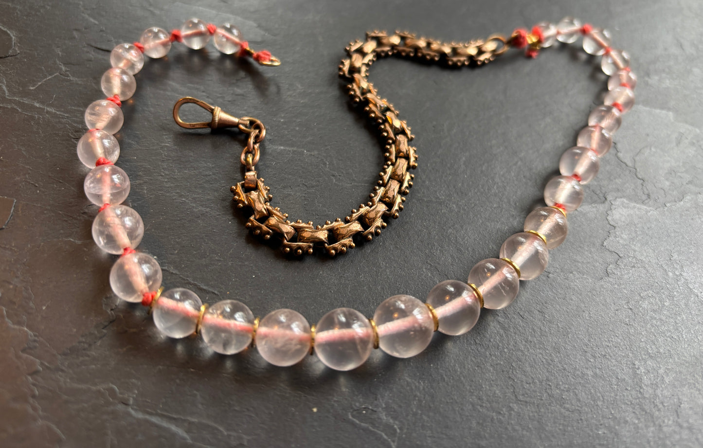 Collier perles de verre rosées et chaîne de montre - blissparis
