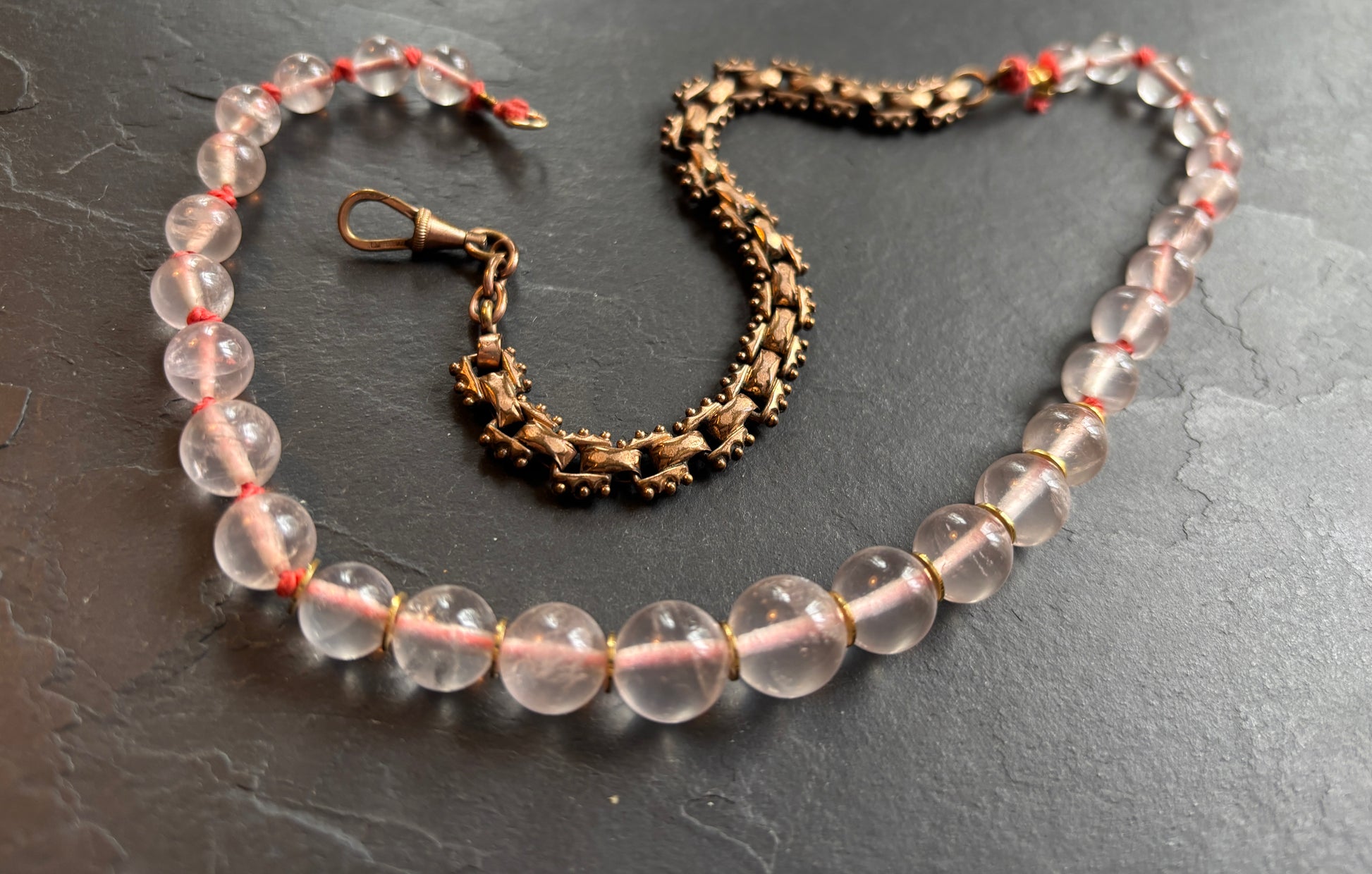 Collier perles de verre rosées et chaîne de montre - blissparis