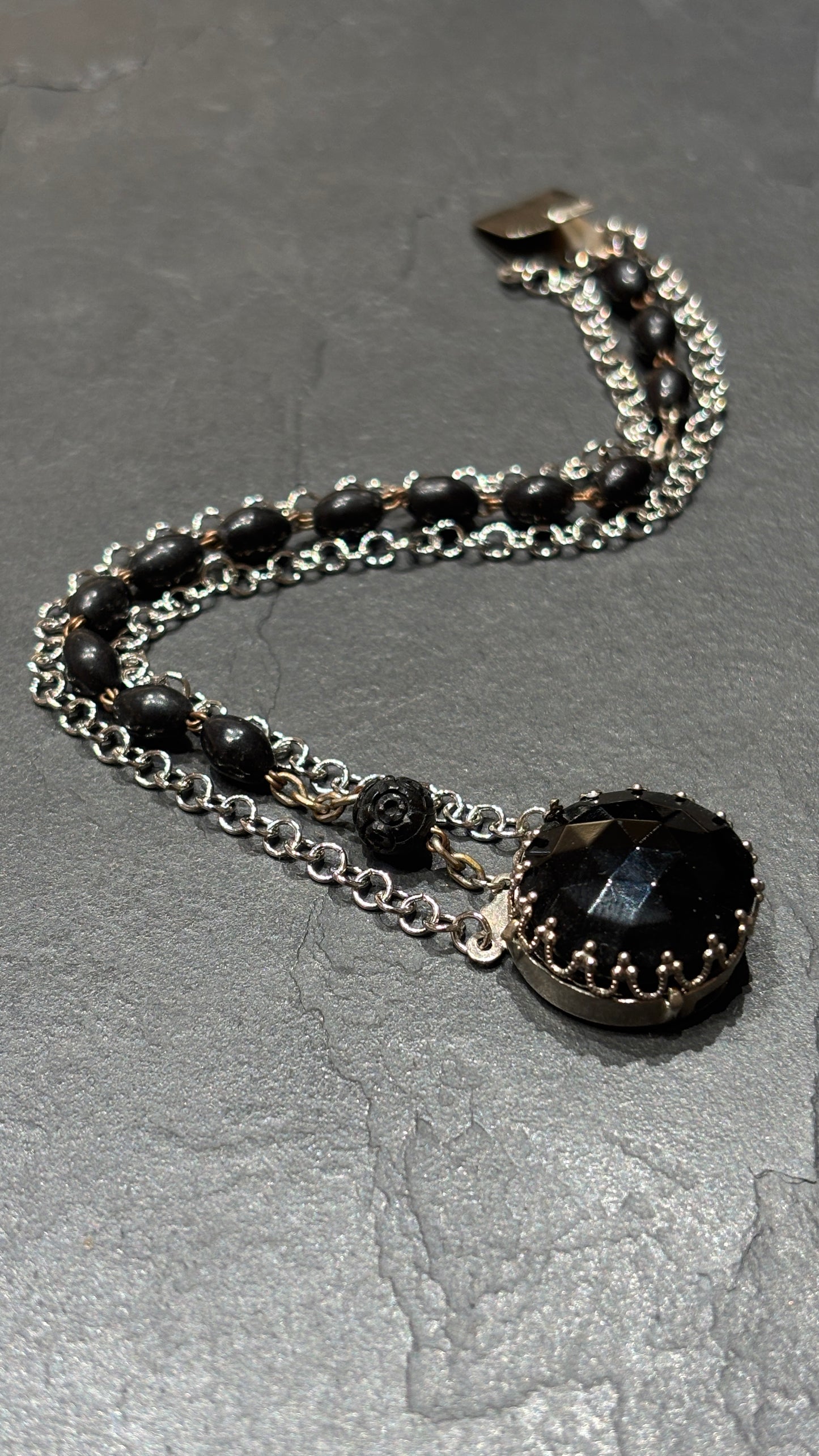 Bracelet chapelet noir et chaîne inox - blissparis